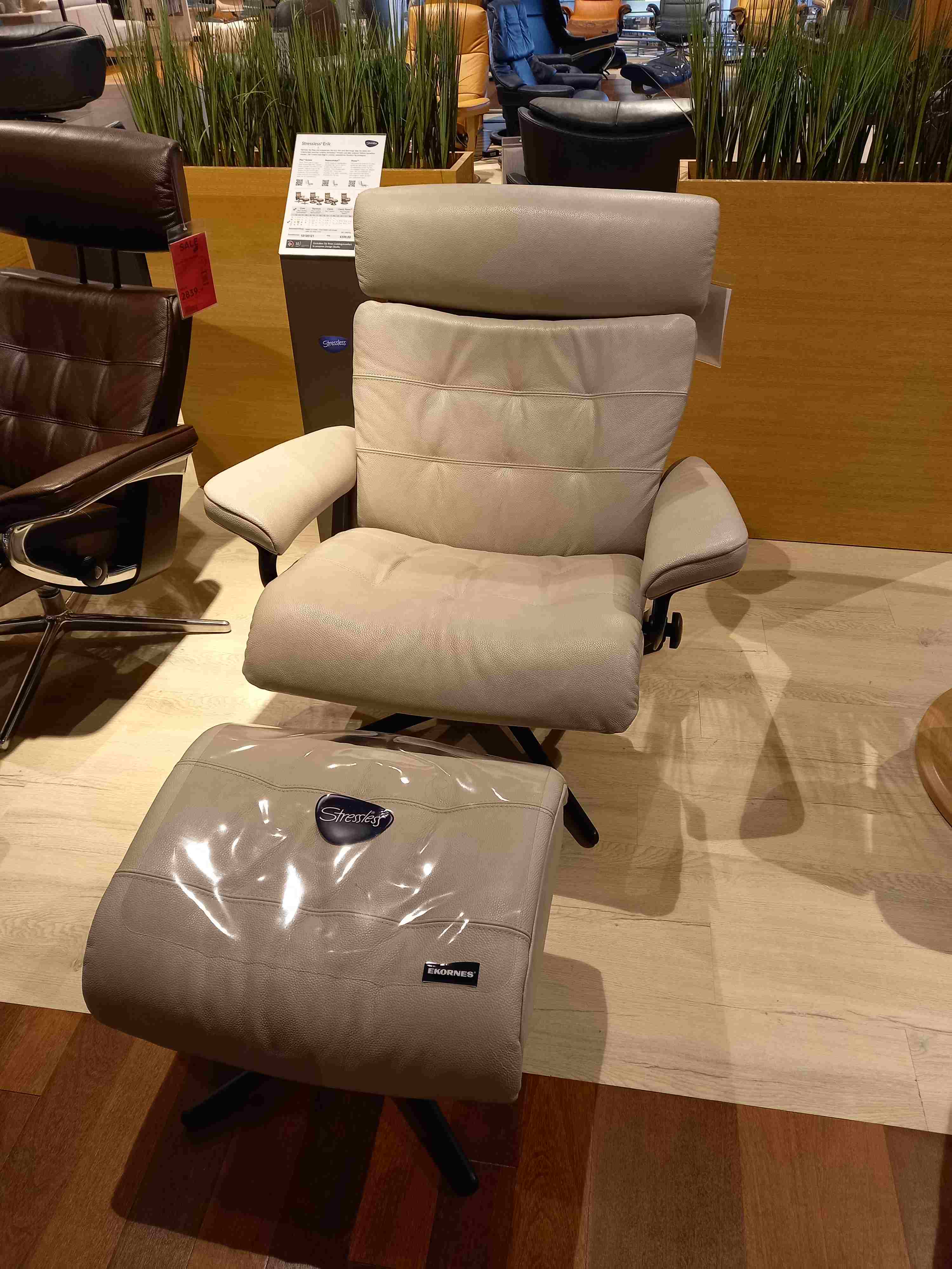 Stressless Sessel mit Hocker Erik Cross (L) in Leder Cori Silver cloud