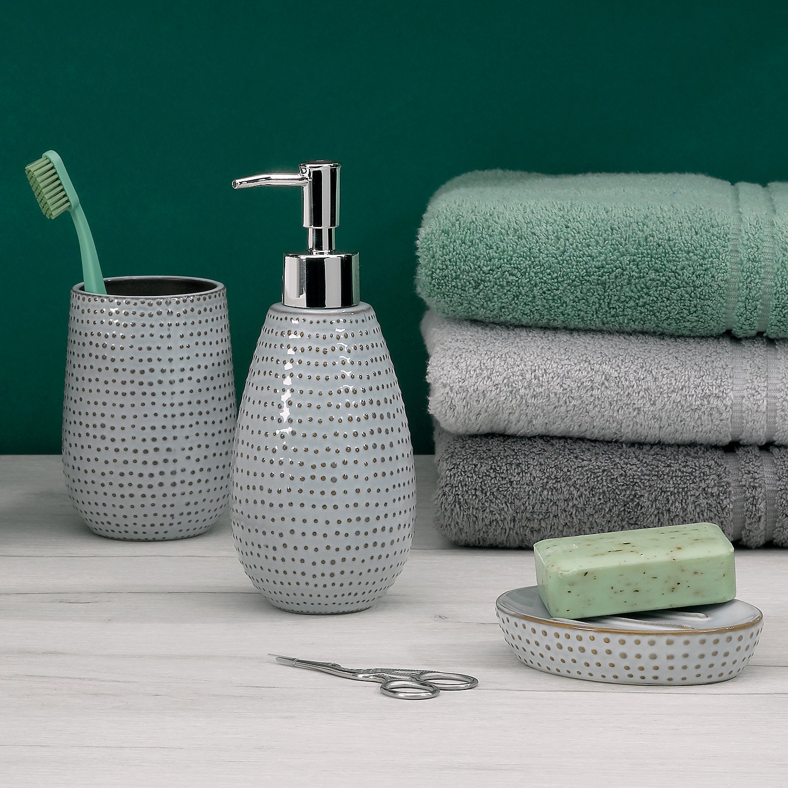 Kela Seifenschale Dots Keramik Braun, Zahnputz-Set, Zahnbürstenhalter, Seifenspender, Handtuchstapel, Seife