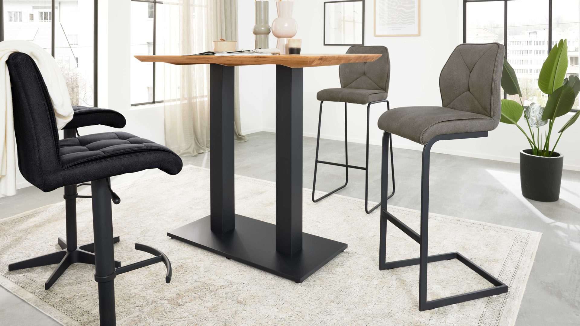 Interliving Tresentisch 5104 ca. 120x105x70cm in heller Wildeiche 
