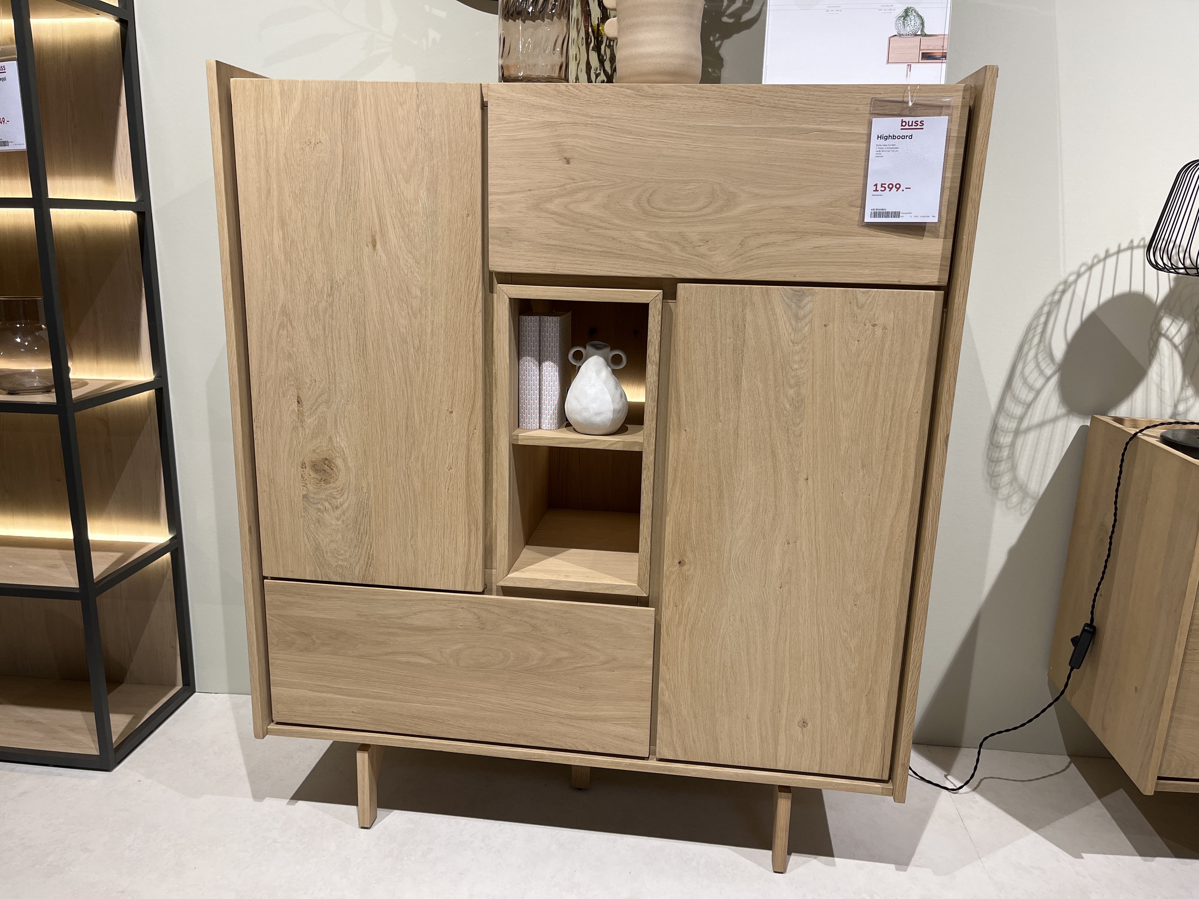 XOOON Highboard VALGARD ca. B120 H140 T45 cm in Eiche natur furniert, Highboard, Eicheoptik, Holzoptik, Schranktüren, Offenes Fach
