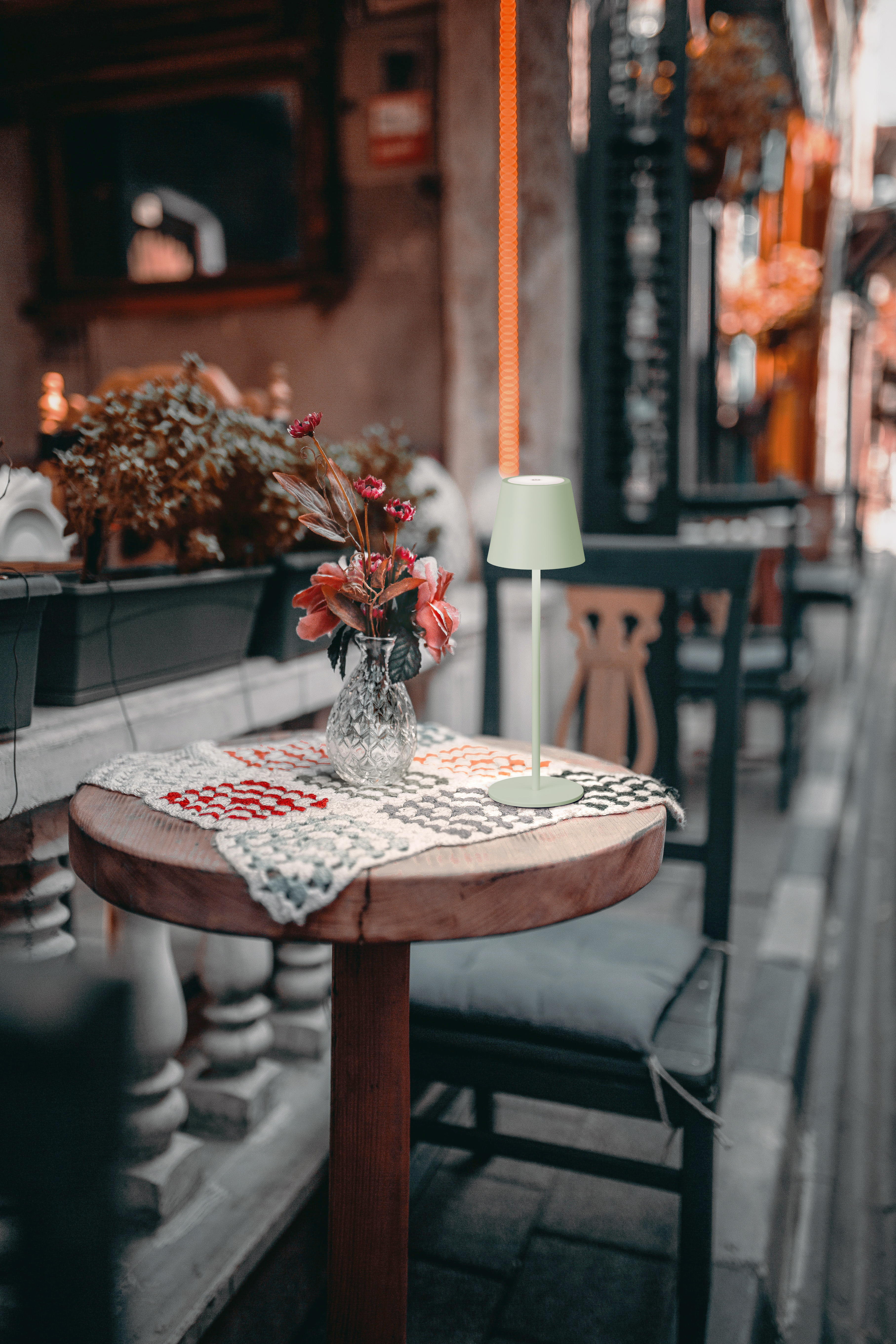 FH Lighting LED-Tischleuchte VILETTO in Metall salbeigrün