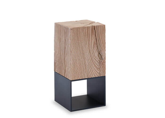 Hartmann Beistelltisch NATURSTÜCKE in Riffeiche gebürstet Hartmann Beistelltisch NATURSTÜCKE in Riffeiche gebürstet, Holzblock, Blockholz, Holzstab, Metallbasis?, Holzstapel