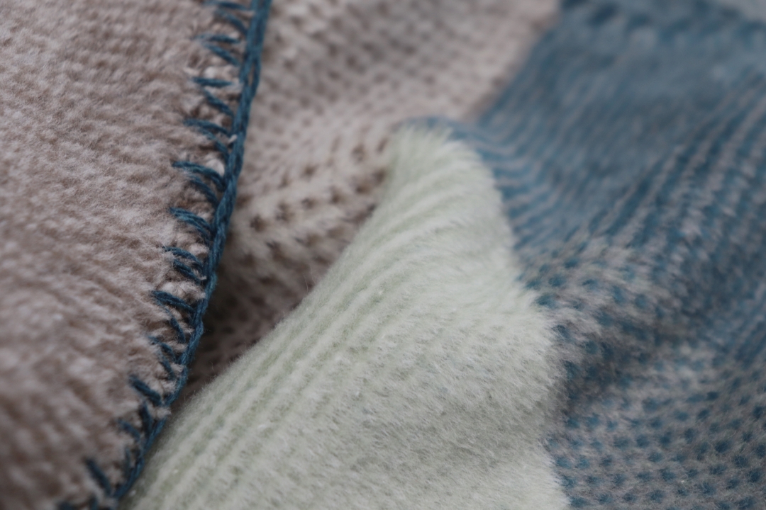 Biederlack Decke ca. 150x200cm in Farbe Graphic View Biederlack Decke ca. 150x200cm in Farbe Graphic View, Bekleidung, Hosen, Dekoration für Zuhause, Leinen, Jeans