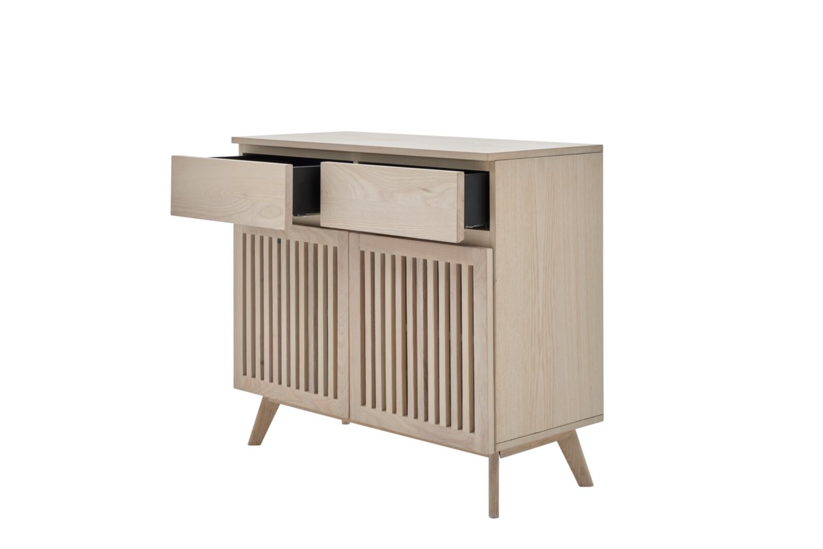 Roomio Sideboard NO. 2000 in Esche Echtholzfurnier, Fronten und Gestell massiv, weiß gewaschen
