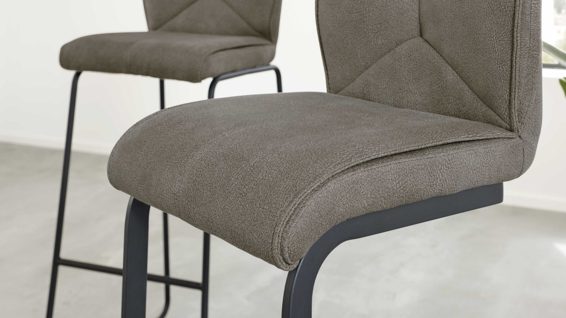 Interliving Barstuhl 5104 ca. 40x110x53cm in dunkelgrau Onyx 