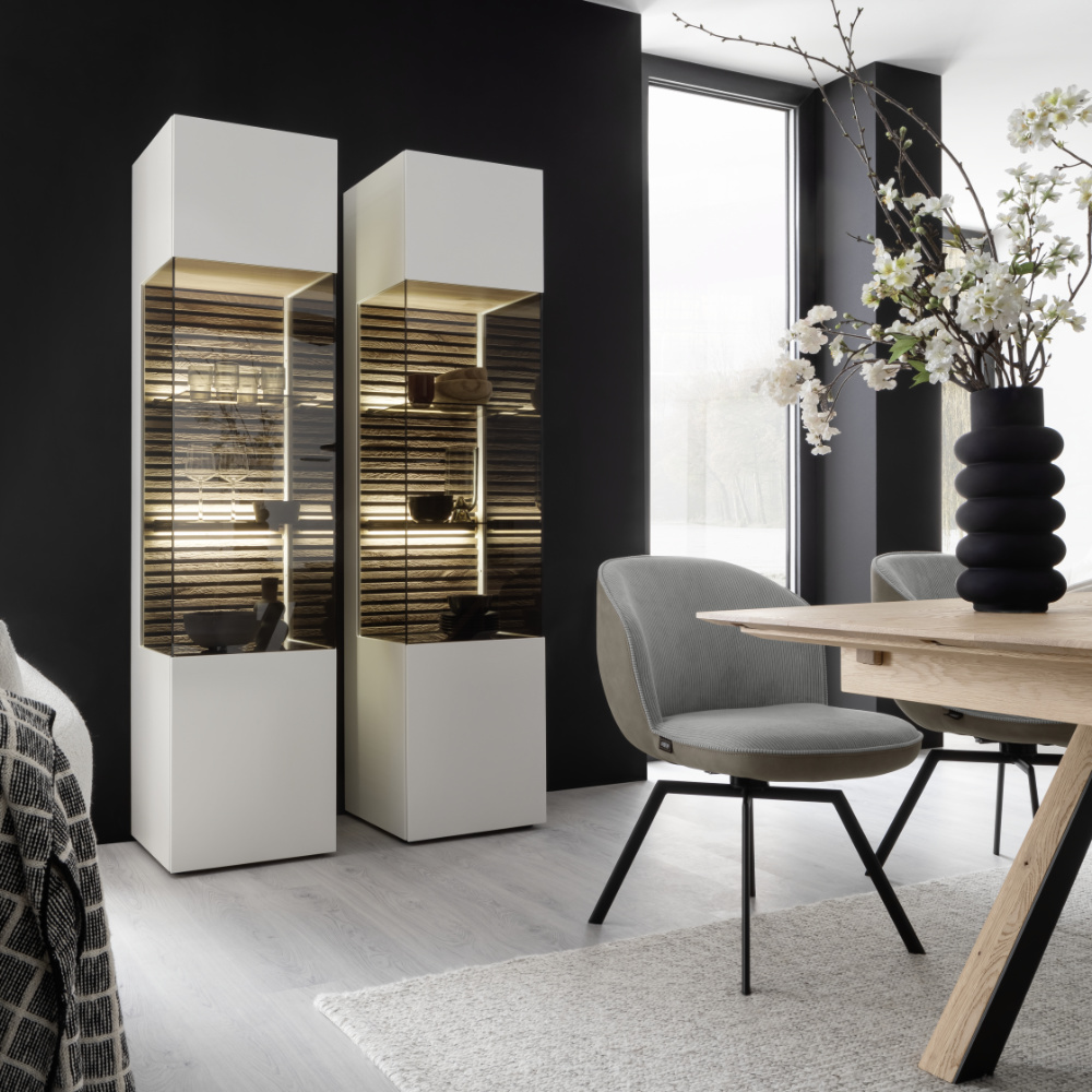 SCHÖNER WOHNEN-Kollektion Vitrine rechts YONNA ca. B48 H205 T44 cm in Kerneiche natur