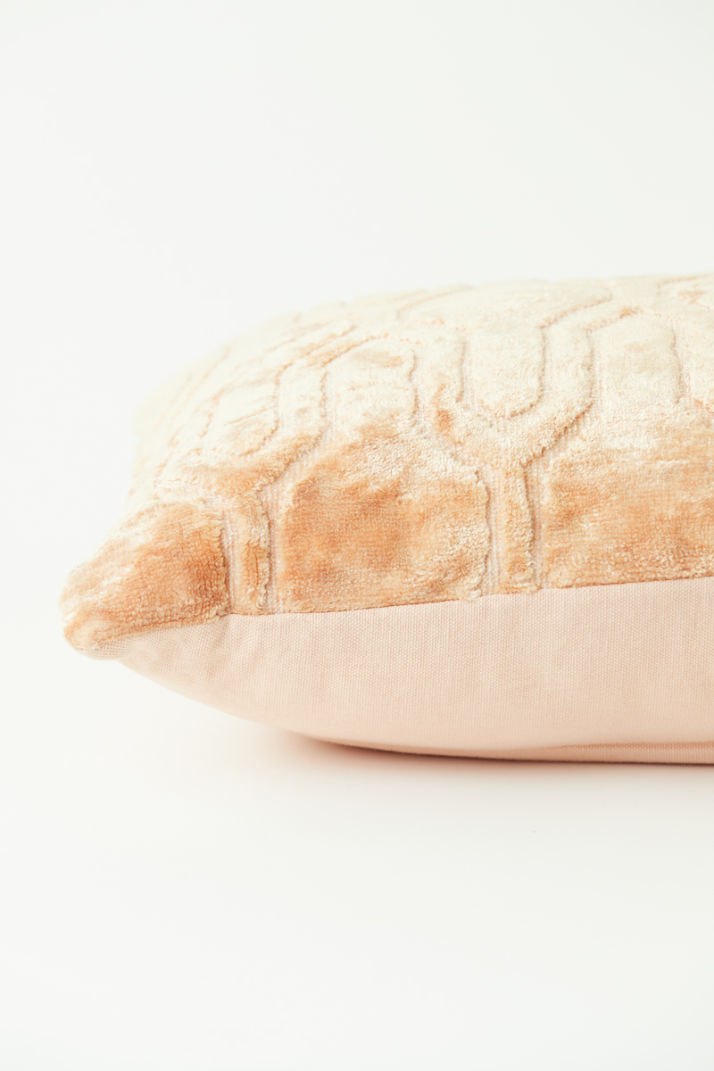 Light & Living Kissen 60x30cm in pfirsich