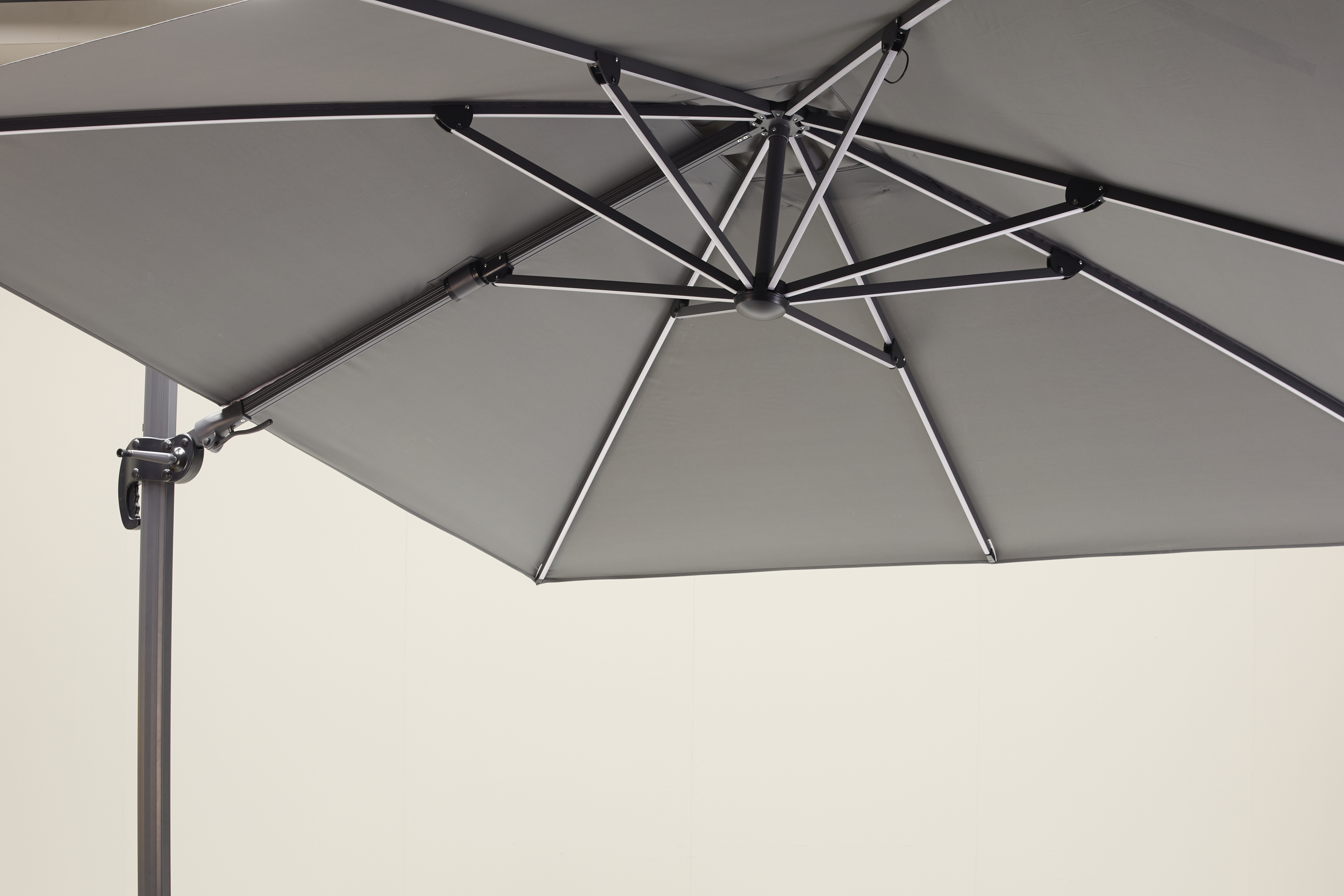 Ampelschirm in Grau
