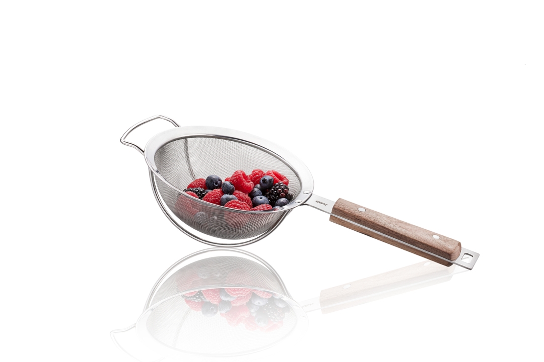 GEFU Sieb mit Holzgriff PASSO ca. B34,5 H9 T16 cm in silber / braun
