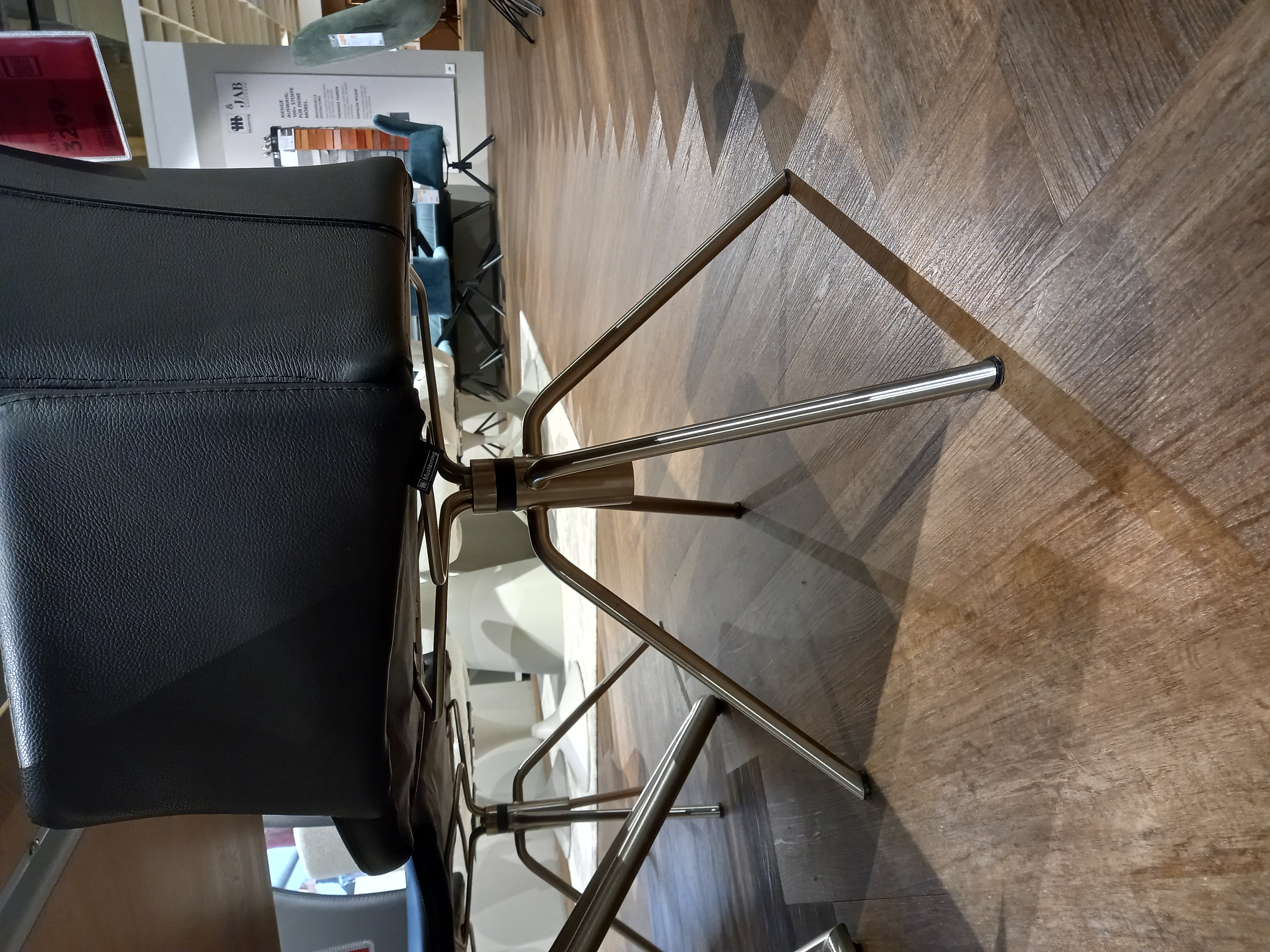 Musterring Stühle 6er-Set in Leder 1 Toledo nero, Fußboden, Bodenbeläge, Mobiliar, Holz, Innenarchitektur