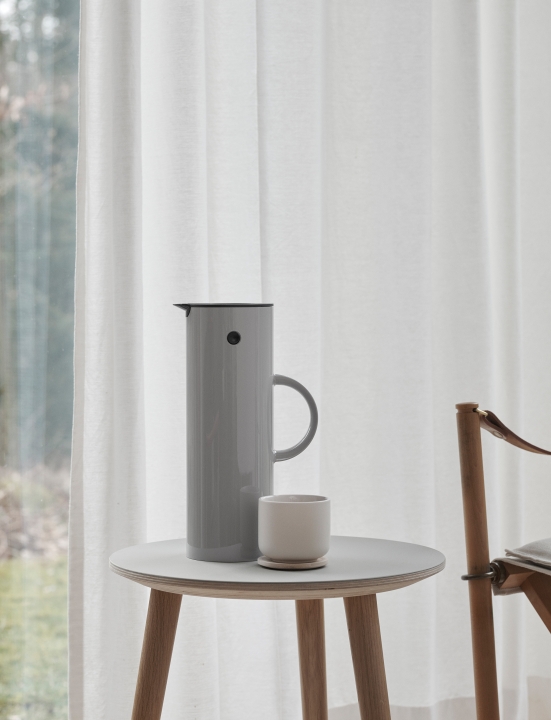 Stelton Isolierkanne EM77 1 Liter in Farbe light grey