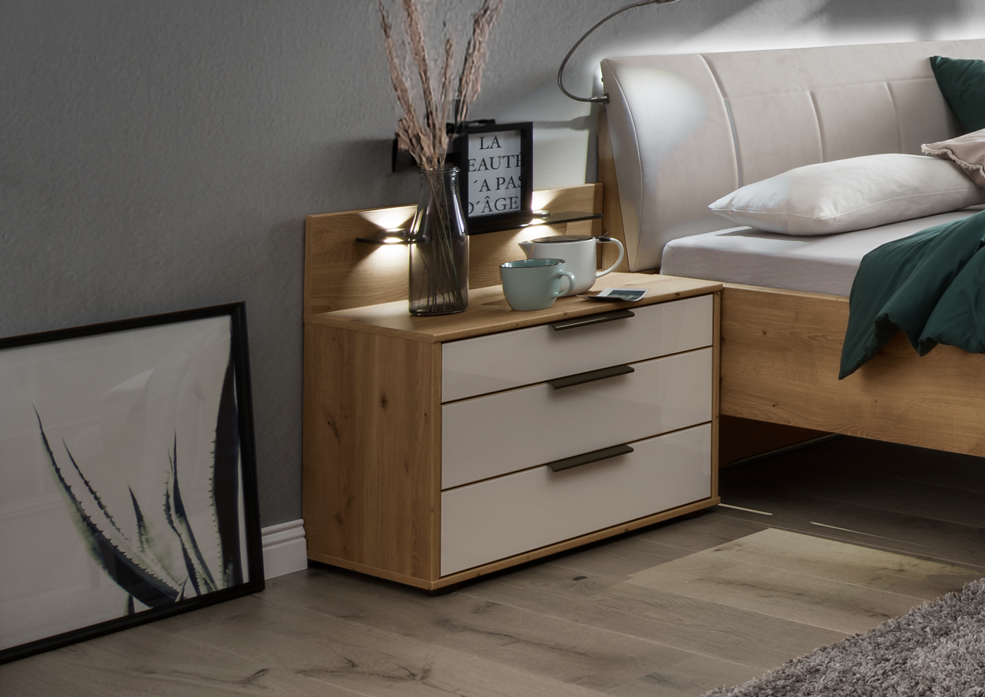 Wiemann Schubkastenkommode in Farbe Front/Korpus weiß, Nachttisch, Holz, Schubladen, Beleuchtung, Dekoration