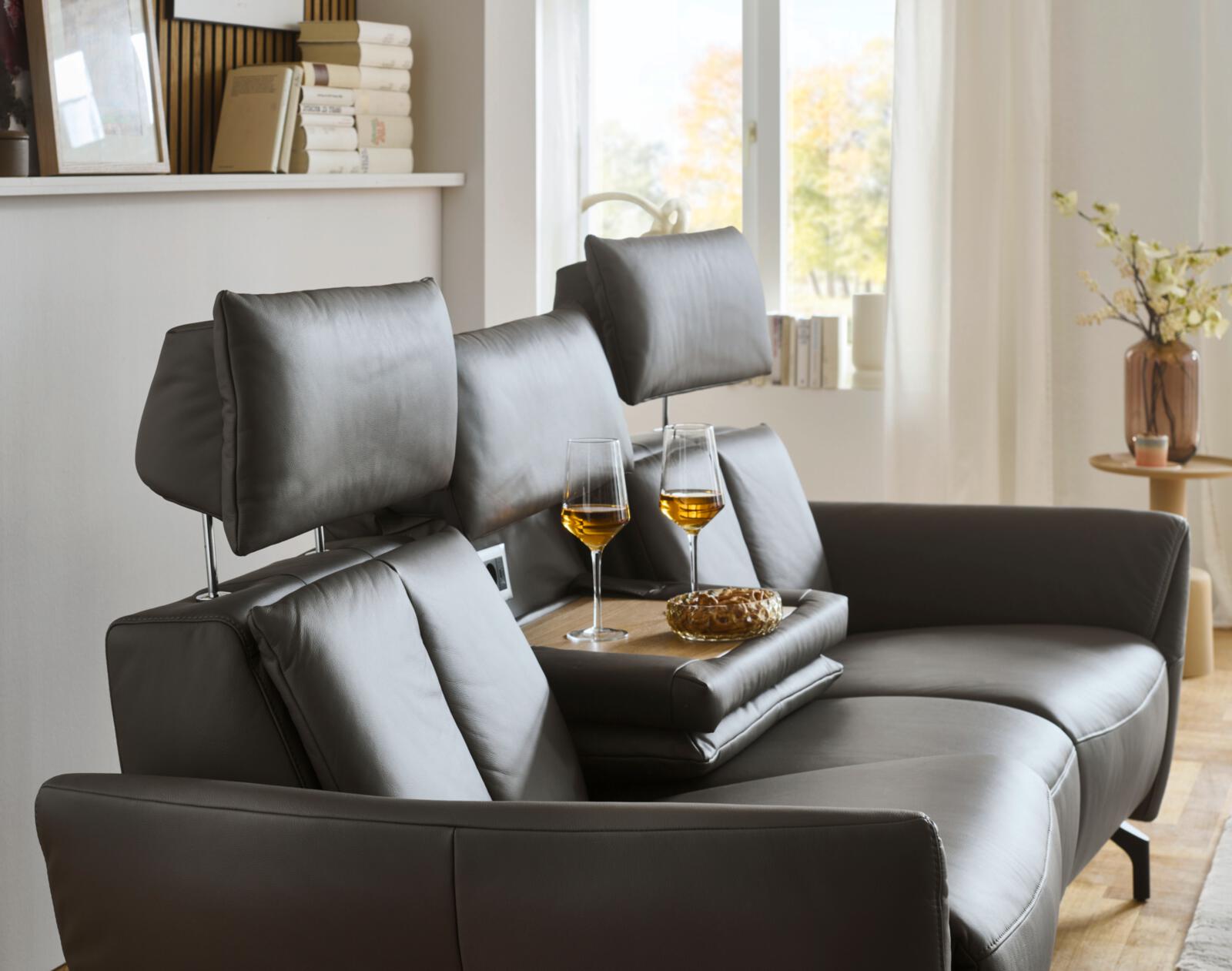 Polsteria Rundsofa LOLA in Leder Punch elephant
