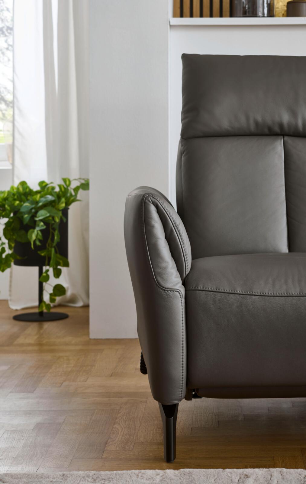 Rundsofa LOLA in Leder Punch elephant Polsteria Rundsofa LOLA in Leder Punch elephant