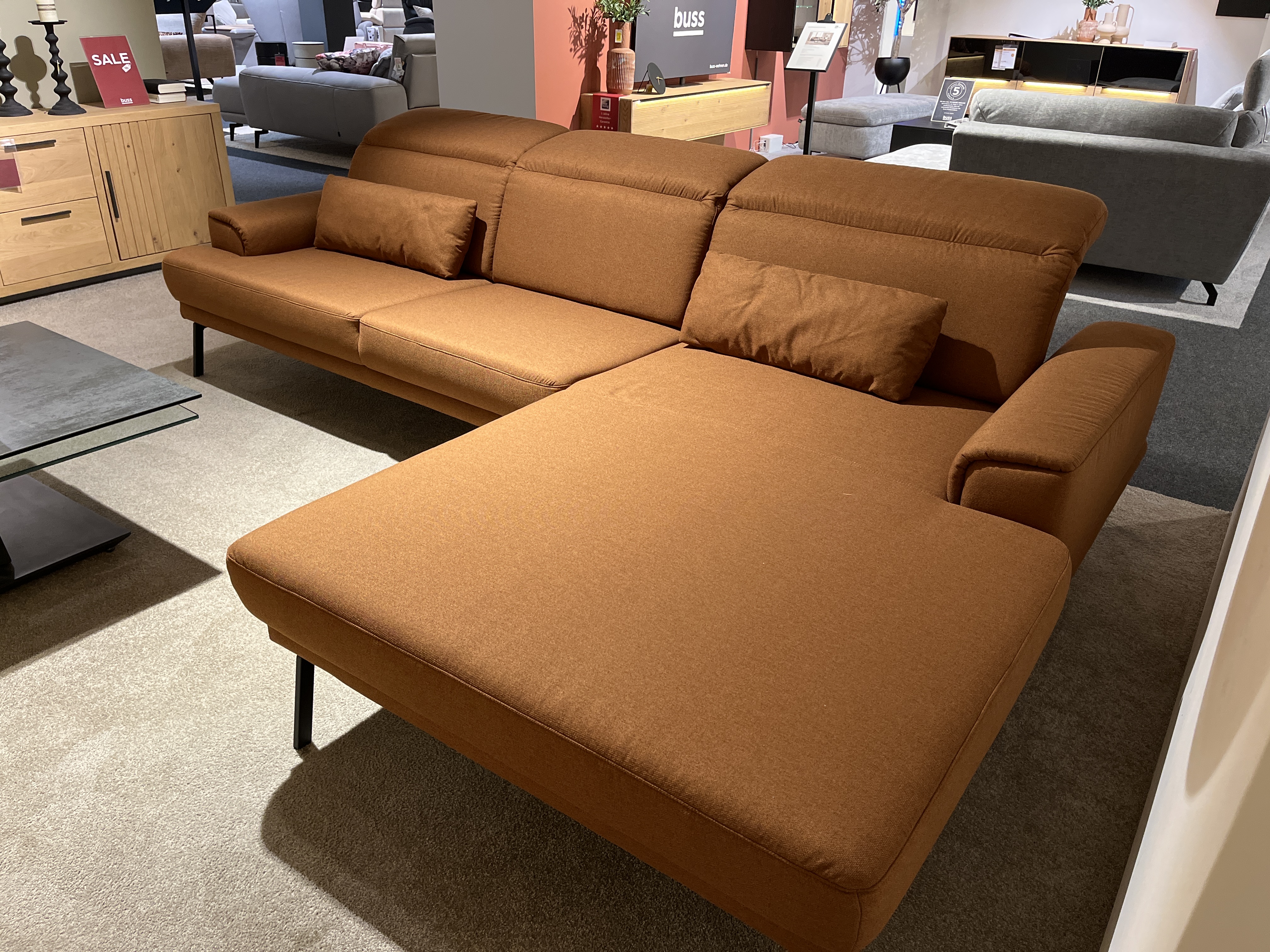  // Polsterecke // Stoff Melros brandy // Metallfuß 324 schwarz matt // incl. manueller Sitztiefenverstellung 54-81 cm // ca. 288x222 cm, sofa, sectional, Leinen, kupferbraun, Stoffsofa