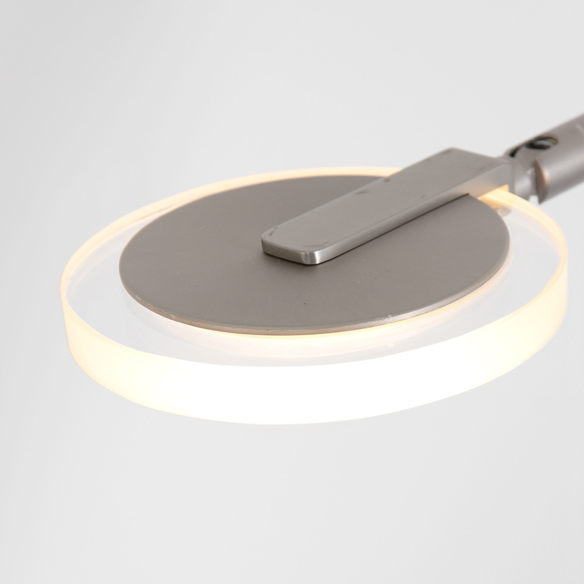 Steinhauer LED-Stehleseleuchte TUROUND 1-flammig in Farbe Stahl/Transparent