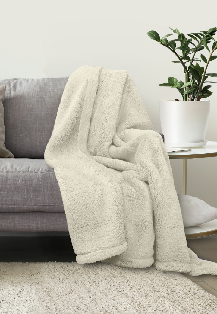 Wohndecke ca. 150x200cm in Farbe Kitt Hell, Decke, Fleece, Bettdecke, Sofa, Wohnzimmerdeko