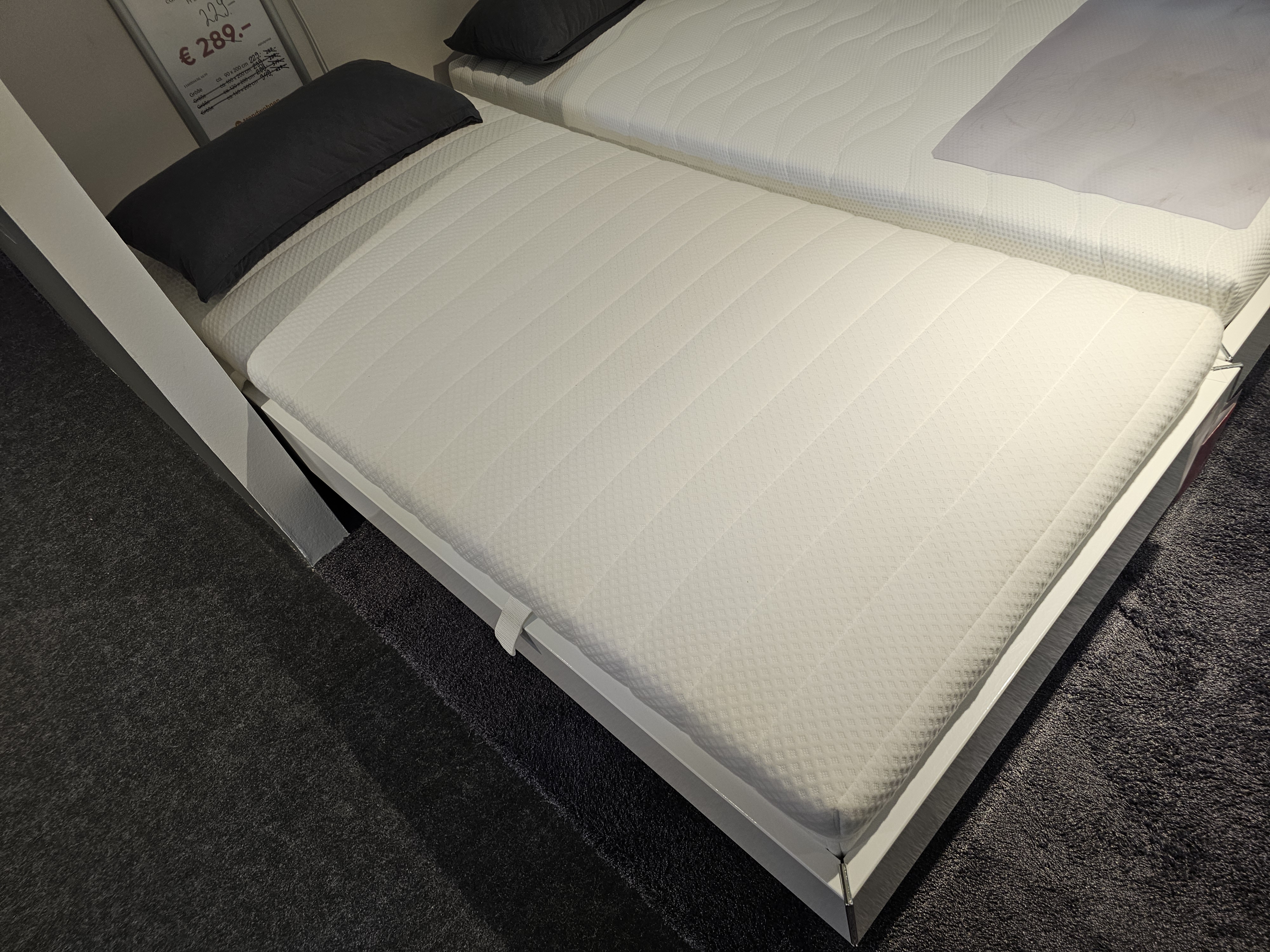 Taschenfederkernmatratze in ca. 90x200cm Taschenfederkernmatratze in ca. 90x200cm, matratze, bett, weiße bettwäsche, komfort, schlafzimmer
