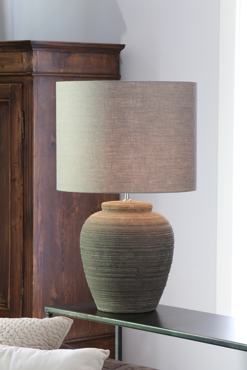 Light & Living Lampenschirm Zylinder Linen in Grau Light & Living Lampenschirm Zylinder Linen in Grau, Tischlampe, Lampenschirm, Keramikvase, Holzkommode, Wohnzimmerdeko