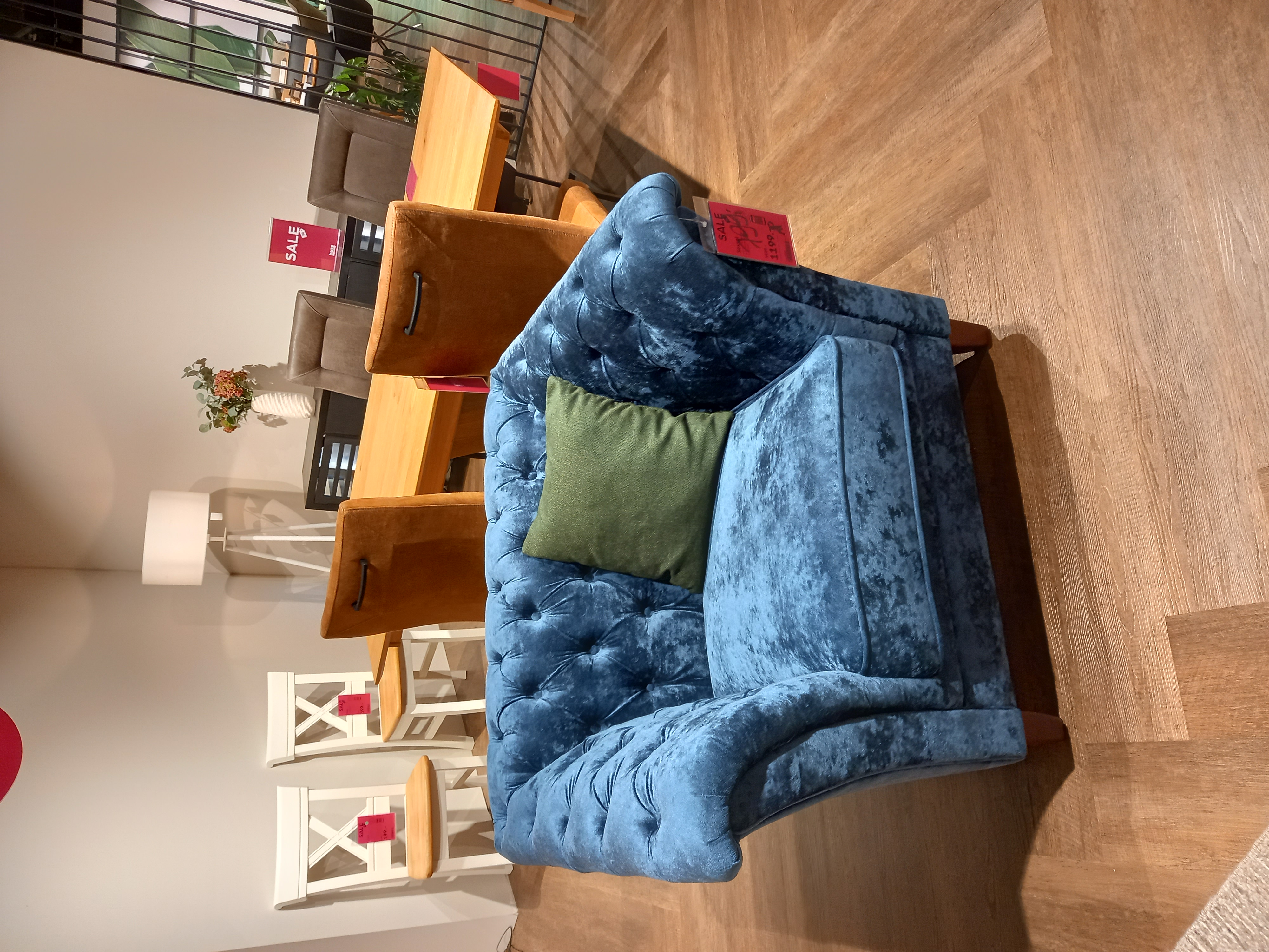 Sessel NEW CASTLE in Stoff dunkelblau, Innenarchitektur, Mobiliar, Couch, Lampe, Holz