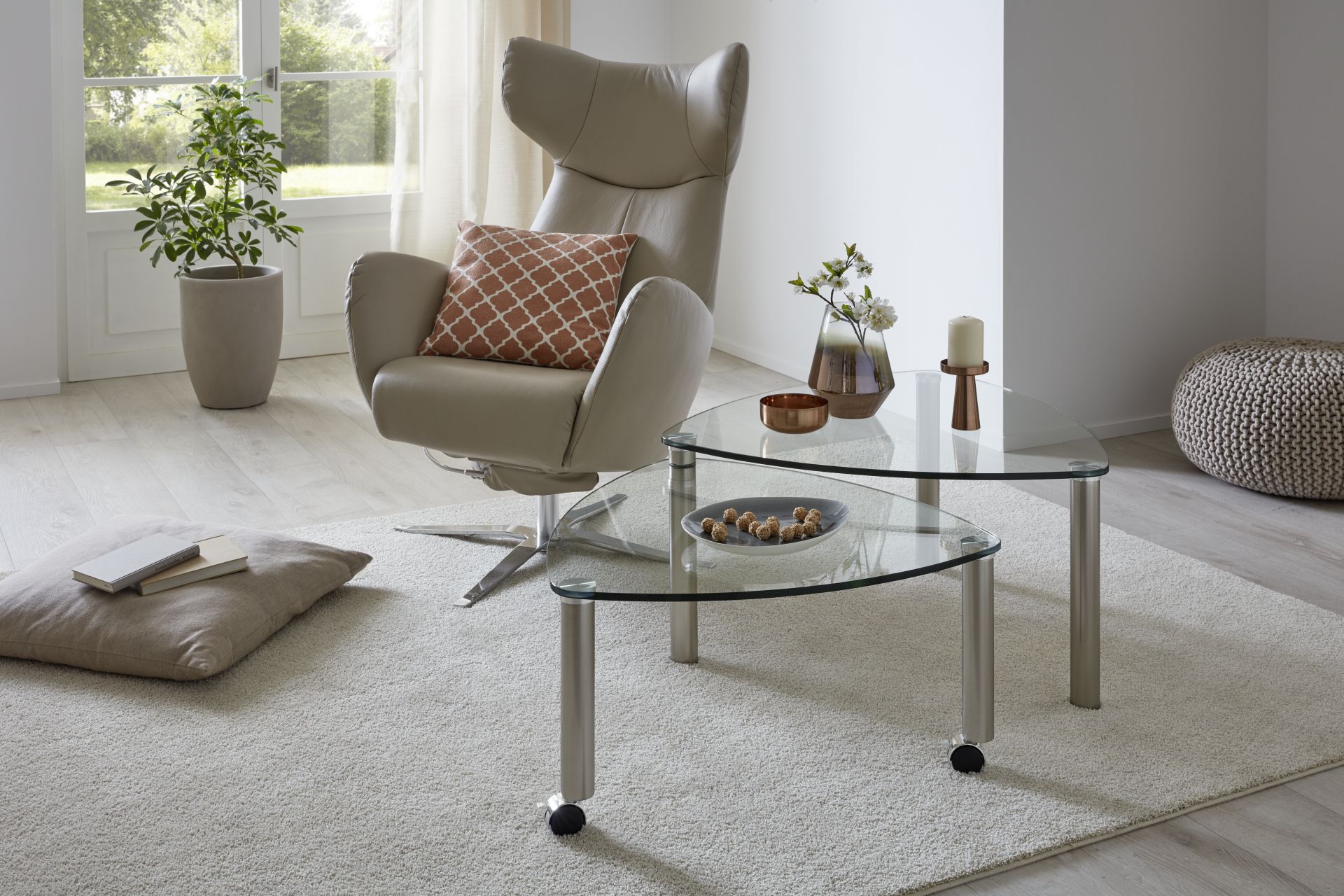 Vierhaus Couchtisch, ca. 80 x 80 x 43 cm in Nickel satiniert mit Klarglasplatte