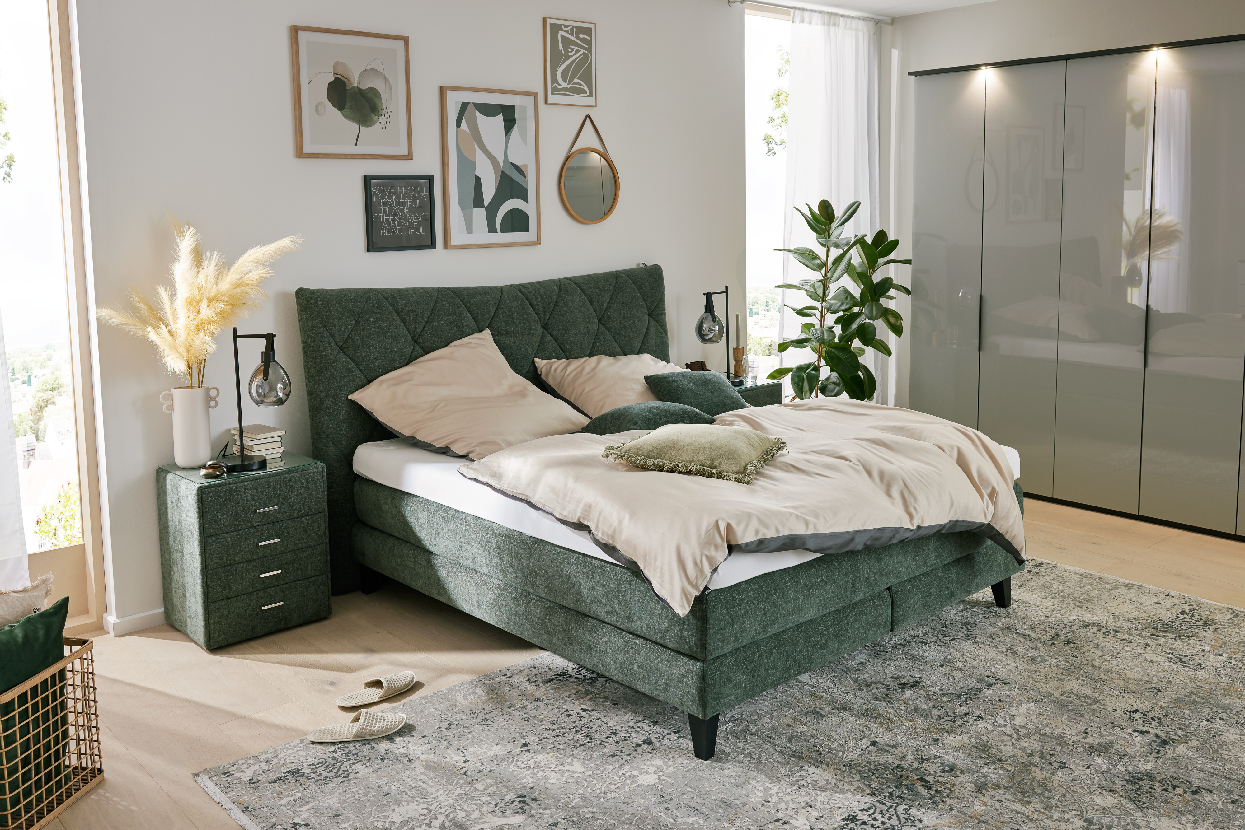 Interliving Nachtkonsole IL 1420 in Farbe Toni moos Interliving Nachtkonsole IL 1420 in Farbe Toni moos, Bett, grüne Polsterung, Kingsize, Nachttisch, beige Kissenbezug