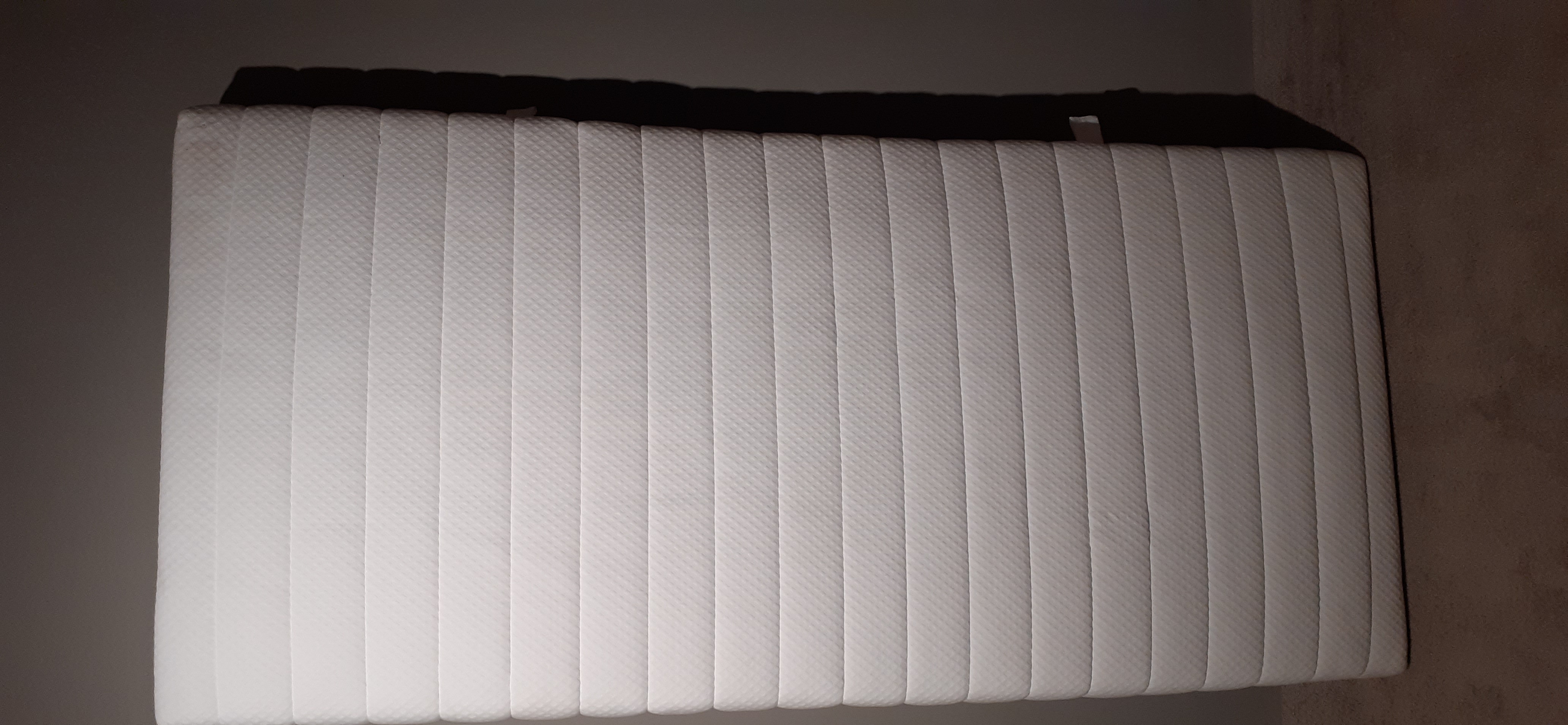 Taschenfederkernmatratze  in Farbe , Matratze, Matratzenauflage, Twin-Größe, Karo-Stoff, weiße Farbe