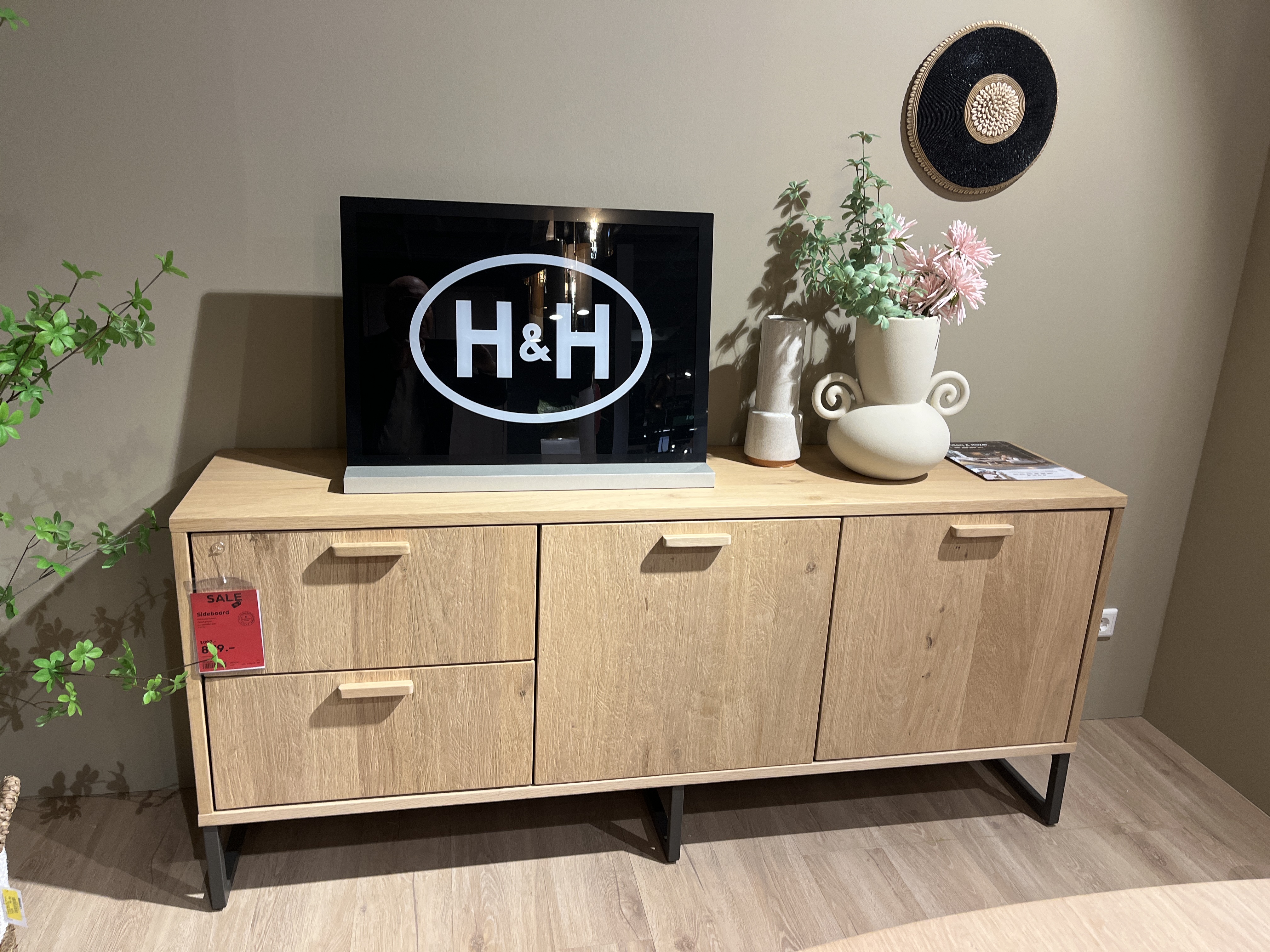 Henders & Hazel Sideboard CASTELLO ca. B181 H80 T42 cm in Eiche natur furniert, Sideboard, Eicheoptik, Holz, Schwarze Metallbeine, Türen und Schubladen