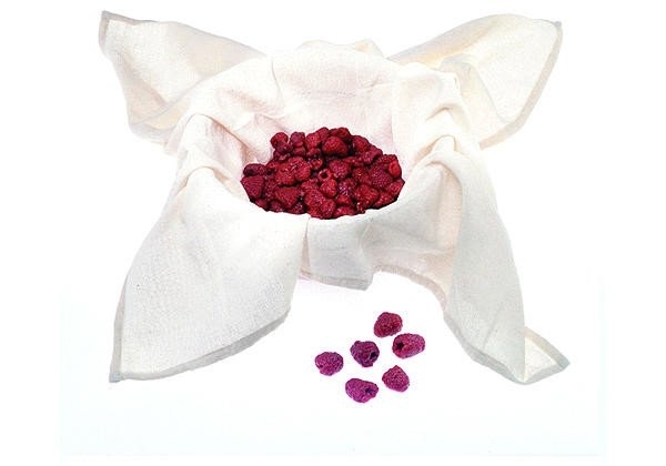 GEFU Passier-/Knödeltuch PASELO in Farbe weiß GEFU Passier-/Knödeltuch PASELO in Farbe weiß, himbeeren, rote beeren, beeren schale, tuch serviette, früchte