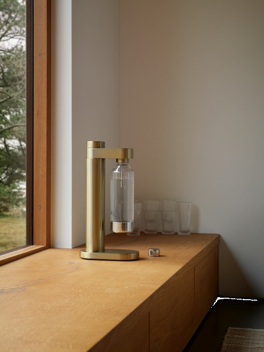 Stelton Wassersprudler BRUS in Farbe brushed brass