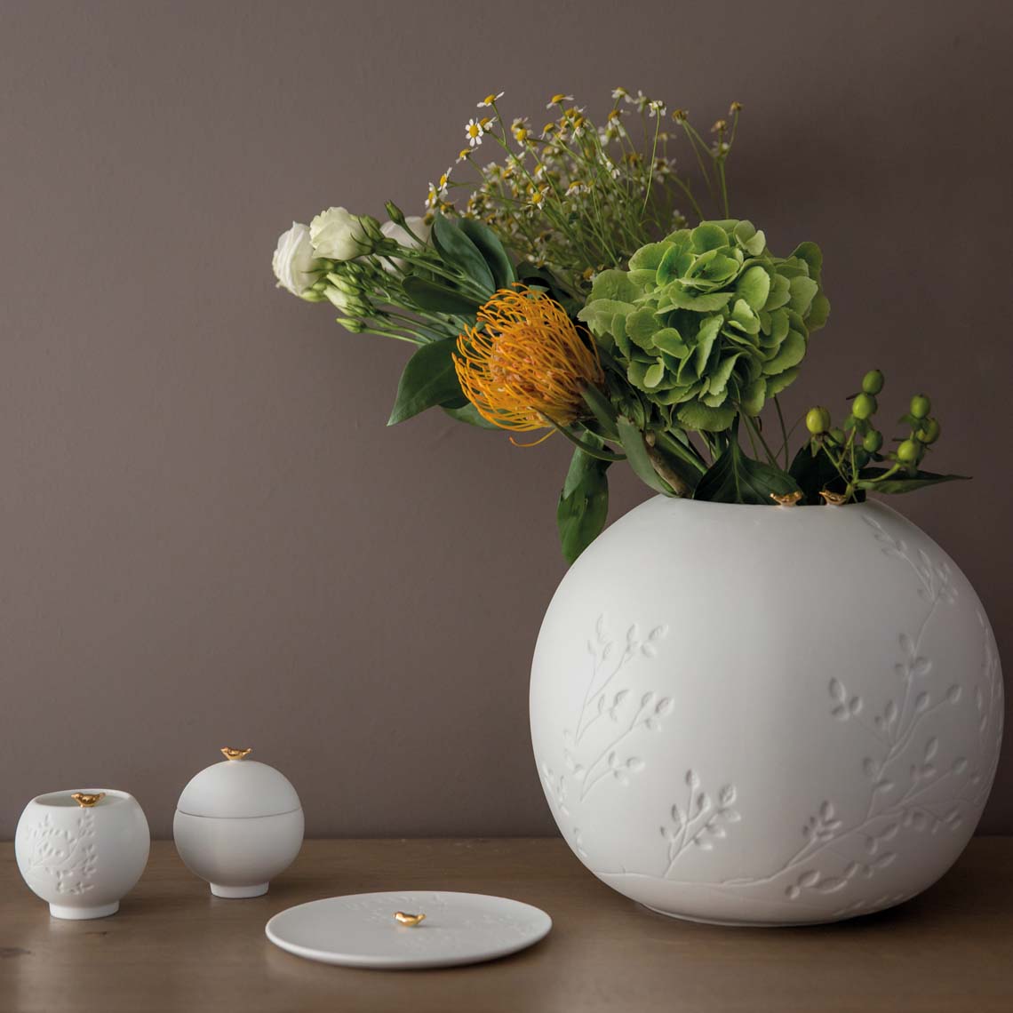 Teelicht Goldvogel in Farbe weiß, Vase, Blumenarrangement, Weiße Vase, Porzellanvasen, Dekorationsvase