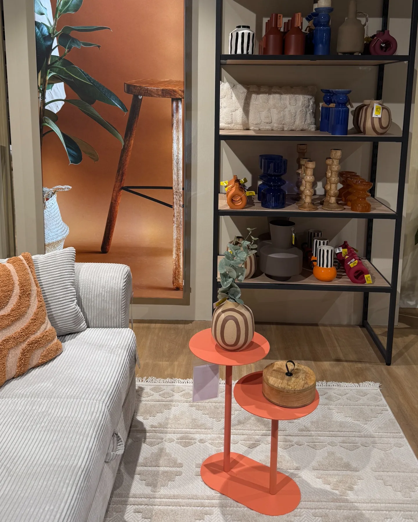 18351338824246634 Modern wohnen muss nicht unbezahlbar sein ✨ In unserer Trendwohnen-Abteilung findet ihr stilvolle Möbel, moderne Looks und aktuelle Wohntrends – passend für unterschiedlichste Wohnstile und Budgets. 🛋️🤍 Ob gemütlich, minimalistisch oder modern mit besonderen Akzenten: Hier warten Einrichtungsideen, die euer Zuhause noch schöner machen. Und das beste: Vieles zum sofort mitnehmen!👀 #begeistern #wohnen #buss #oldenburg #wiesmoor #herbartgang #einrichtung #einrichten #interior