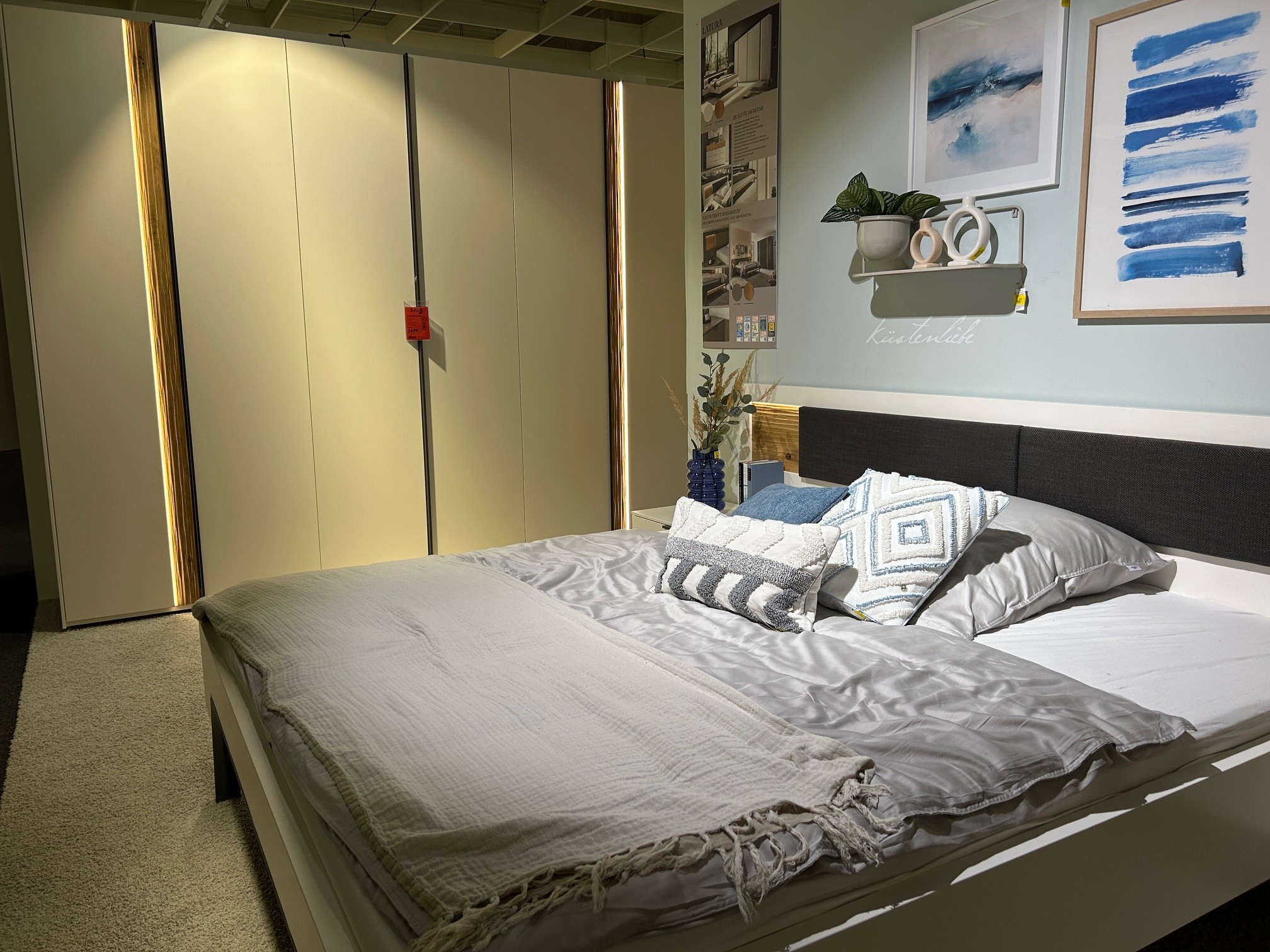 Loddenkemper Schlafzimmer LATURA ca. B303 H239 T60 cm in **Lack bianco weiß matt