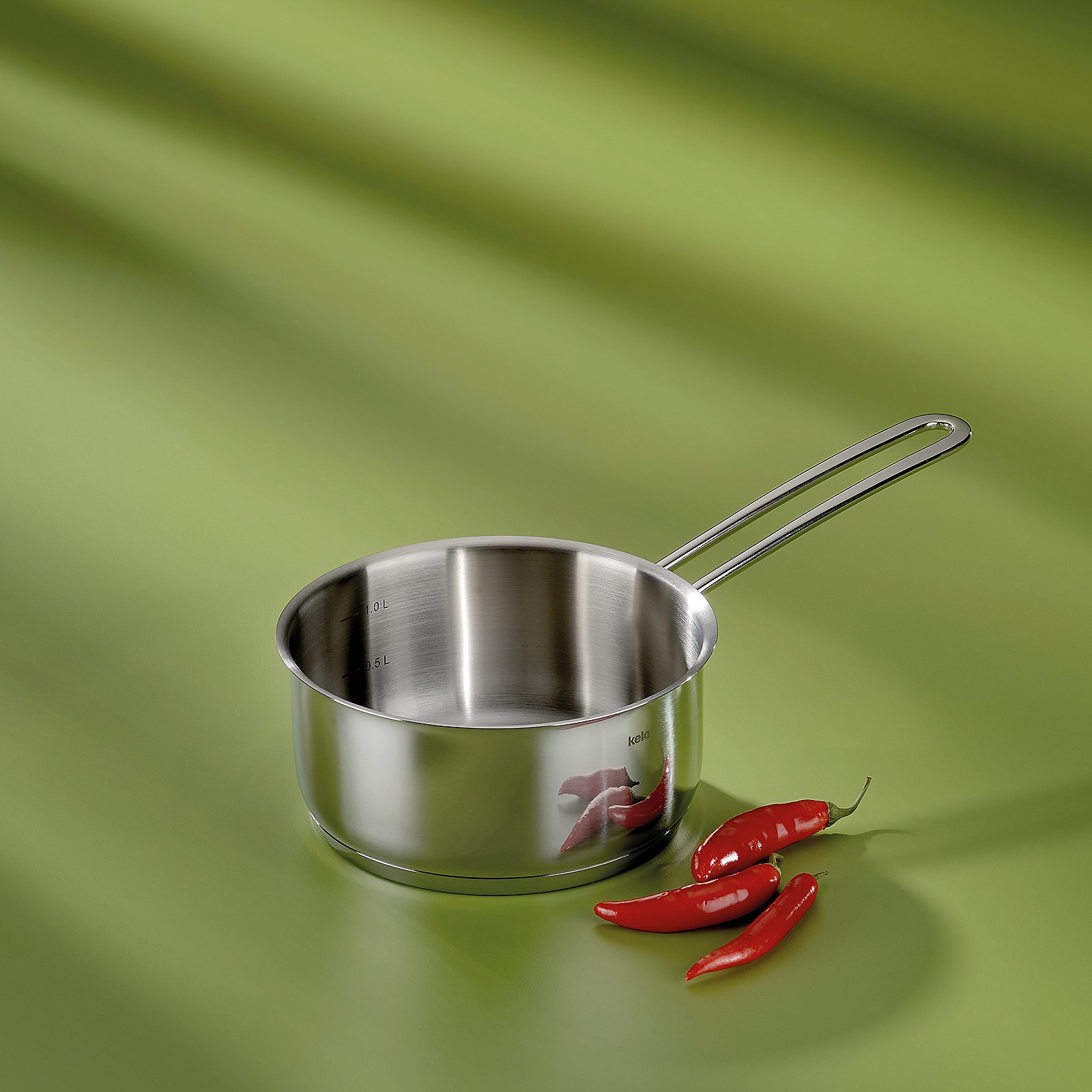 Kela Stielkasserolle LUCCA in Farbe silber glänzend, stahltopf, kochtopf, stähle, rote chilischoten, neues