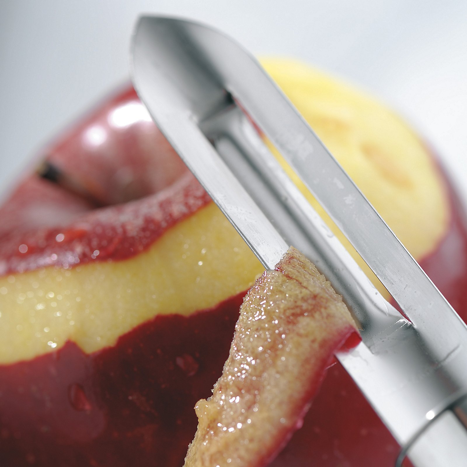 Kela Sparschäler Rondo RONDO in Silber Glänzend, Küchenschäler, Küchenutensil, Schälen, Person