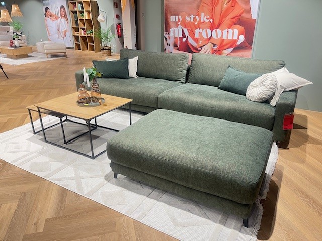 Roomio Megasofa mit Hocker NO. 4103 ca. B156 H86 T125 cm in Stoff Yelda green PG3/8 Roomio Megasofa mit Hocker NO. 4103 ca. B156 H86 T125 cm in Stoff Yelda green PG3/8, Moebel, Pflanze, Person, Teppich, Chaiselongue