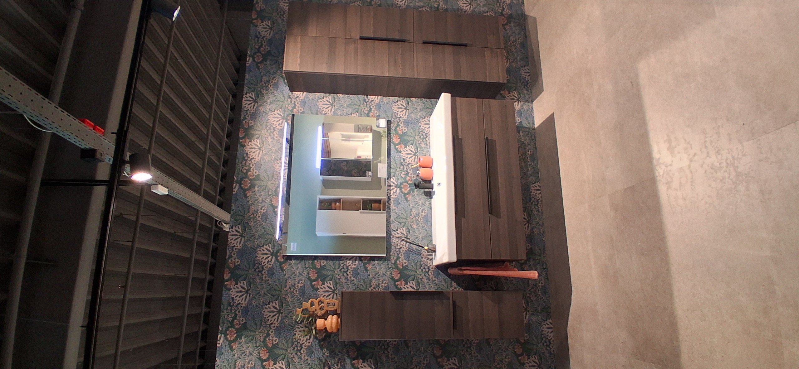 Pelipal Badkombination inkl. Zubehör in Farbe Front 630 Boreas Pinie quer NB, Drinnen, Innenarchitektur, Fußboden, Bodenbeläge, Gebäude