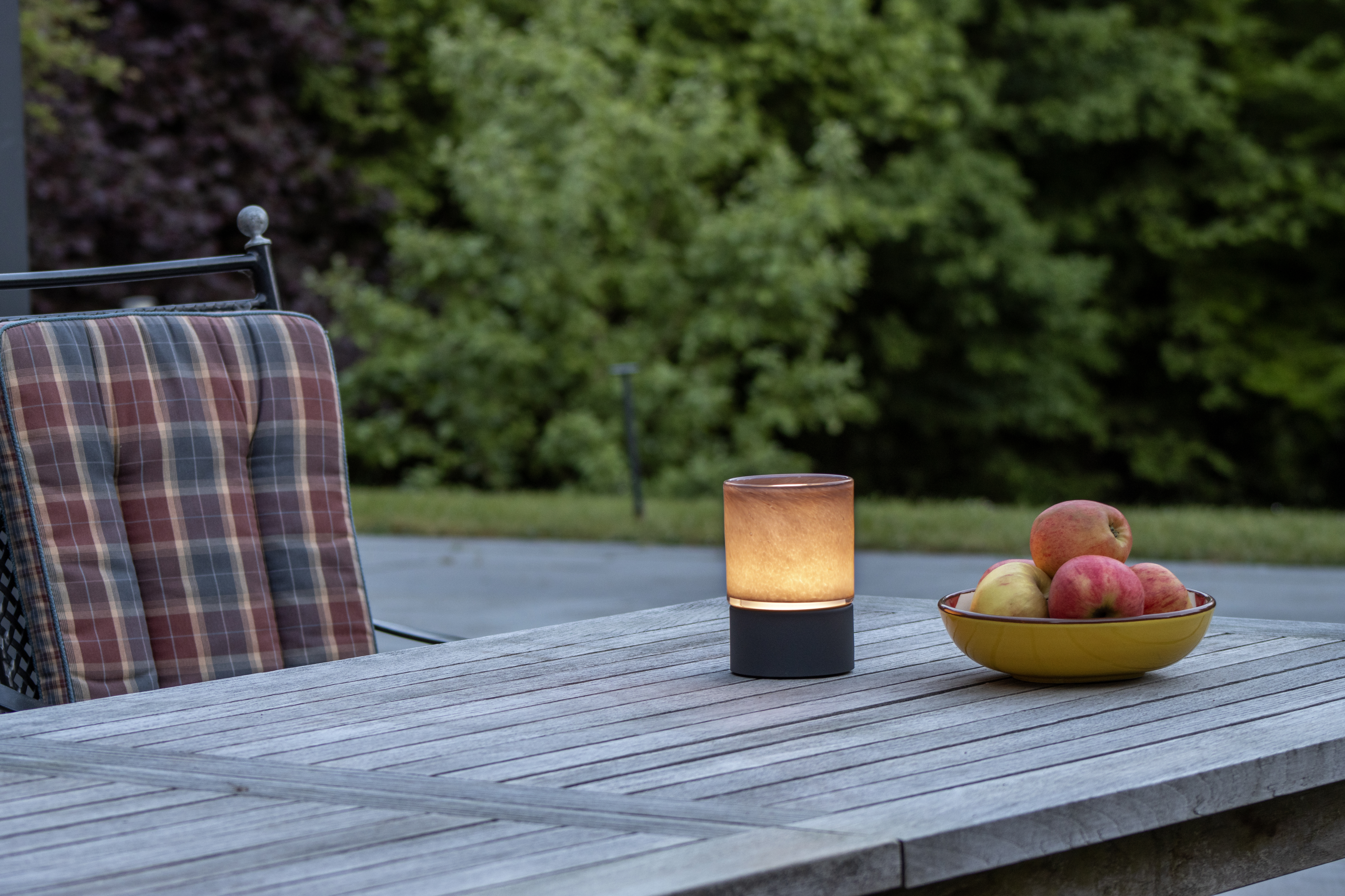 LED-Tischleuchte ARIVA PRO in Glas sandgrau