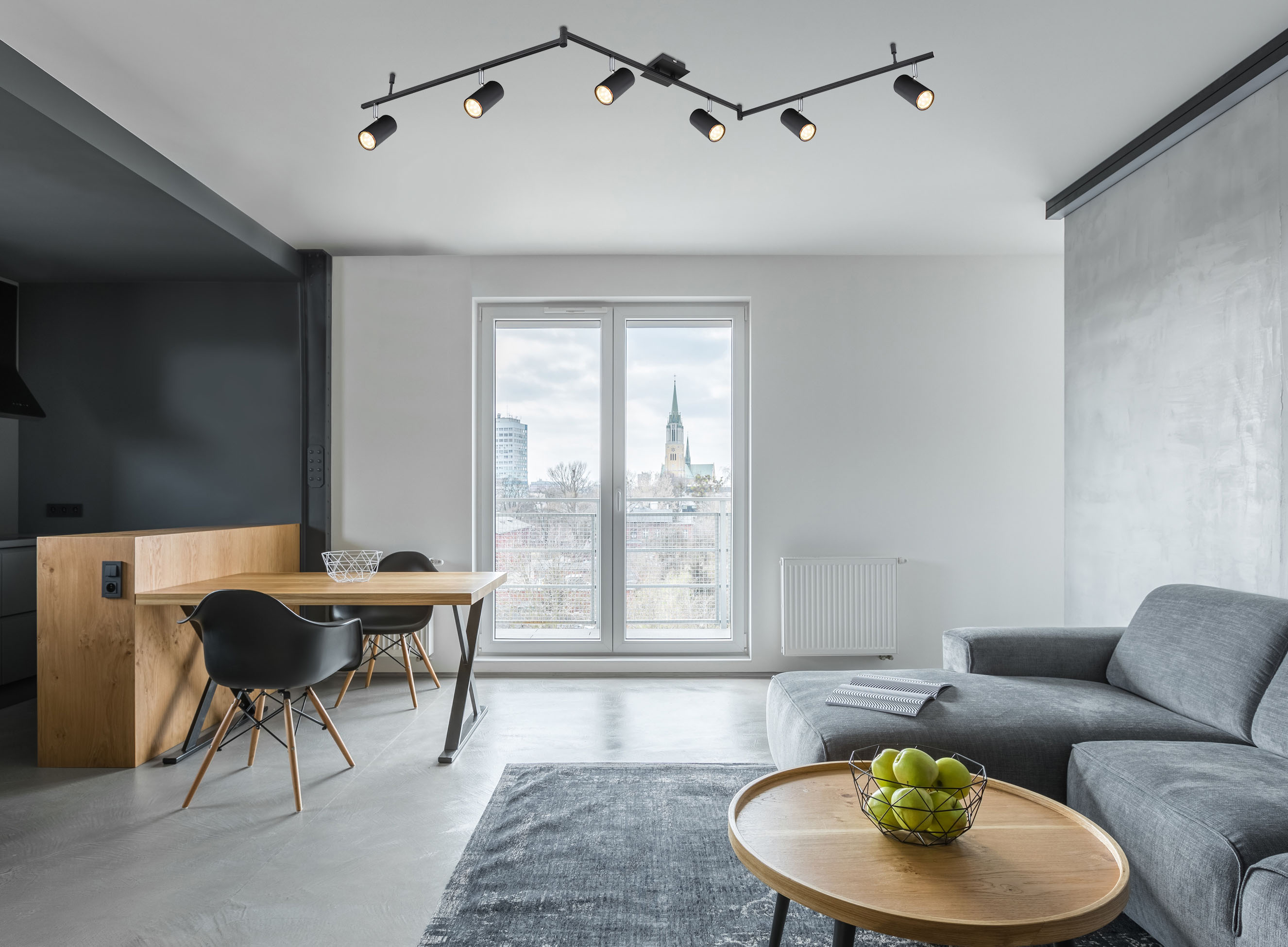 Strahler in Fb. Schwarz Matt, Wohnzimmer, Essbereich, Grau, Moderne Einrichtung, Große Fenster