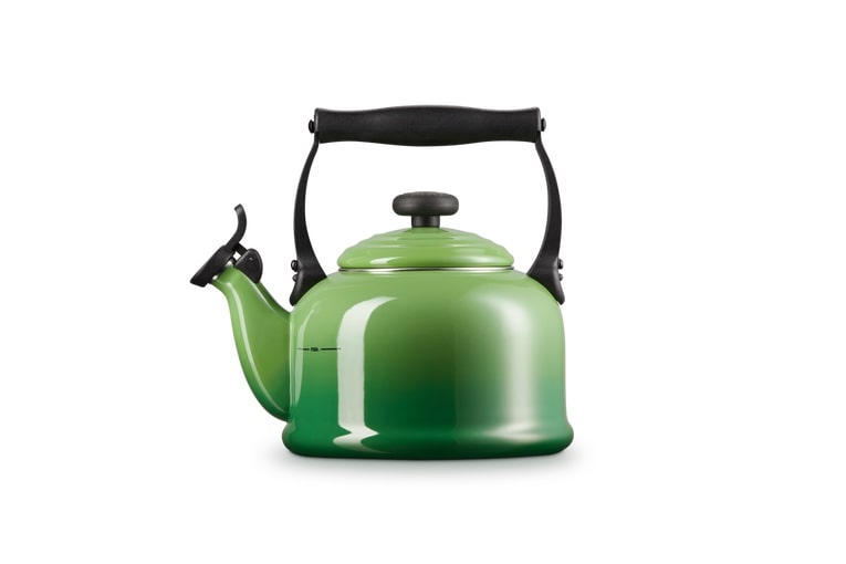 Le Creuset Wasserkessel Tradition 2,1L in Farbe Bamboo Green Le Creuset Wasserkessel Tradition 2,1L Bamboo Green