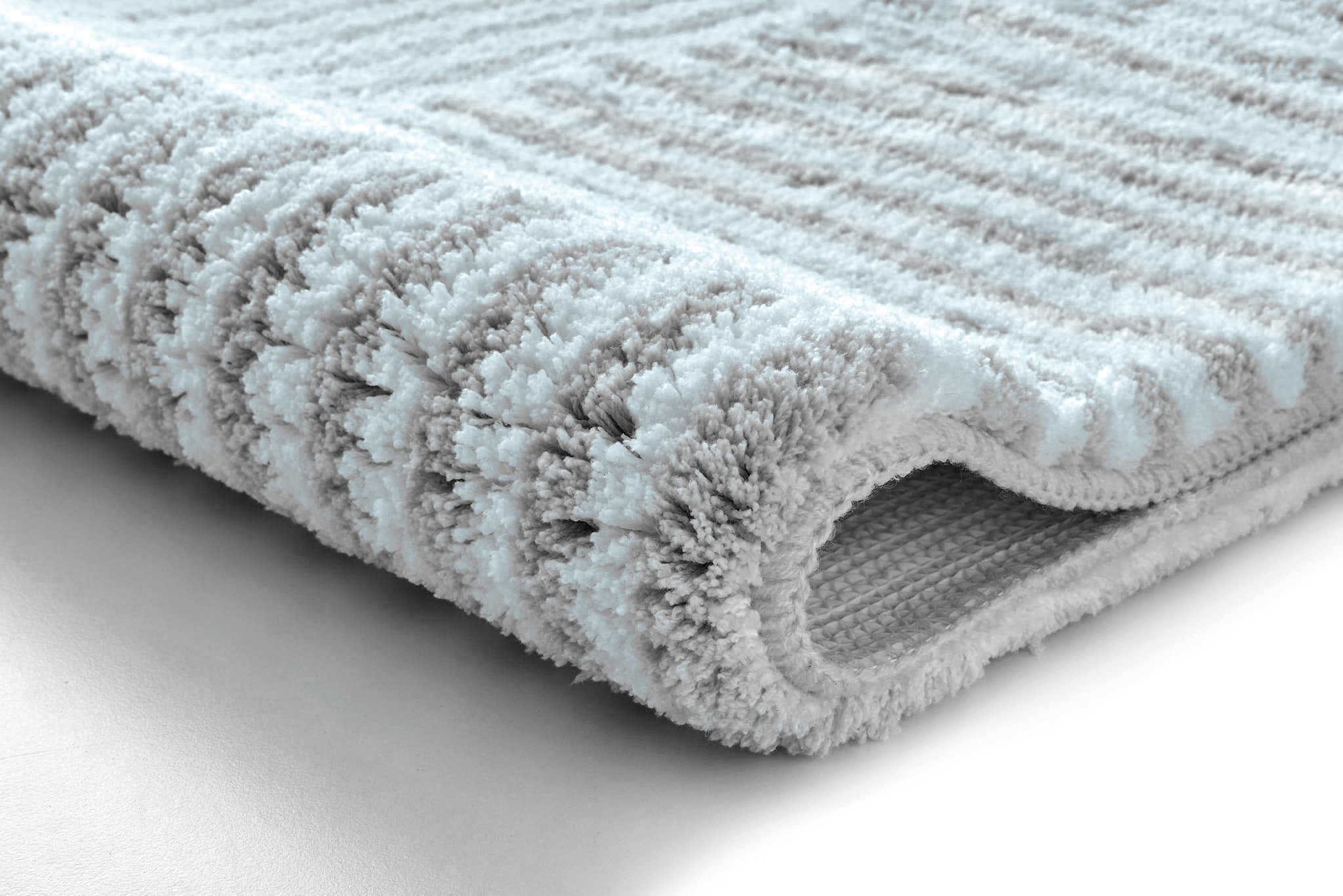 Kleine Wolke Badteppich CHELSEA ca. 70x120cm in Farbe Opal, Shaggy Teppich, Flächenteppich, Flauschige Textur, Grau, Hochflor-Teppich