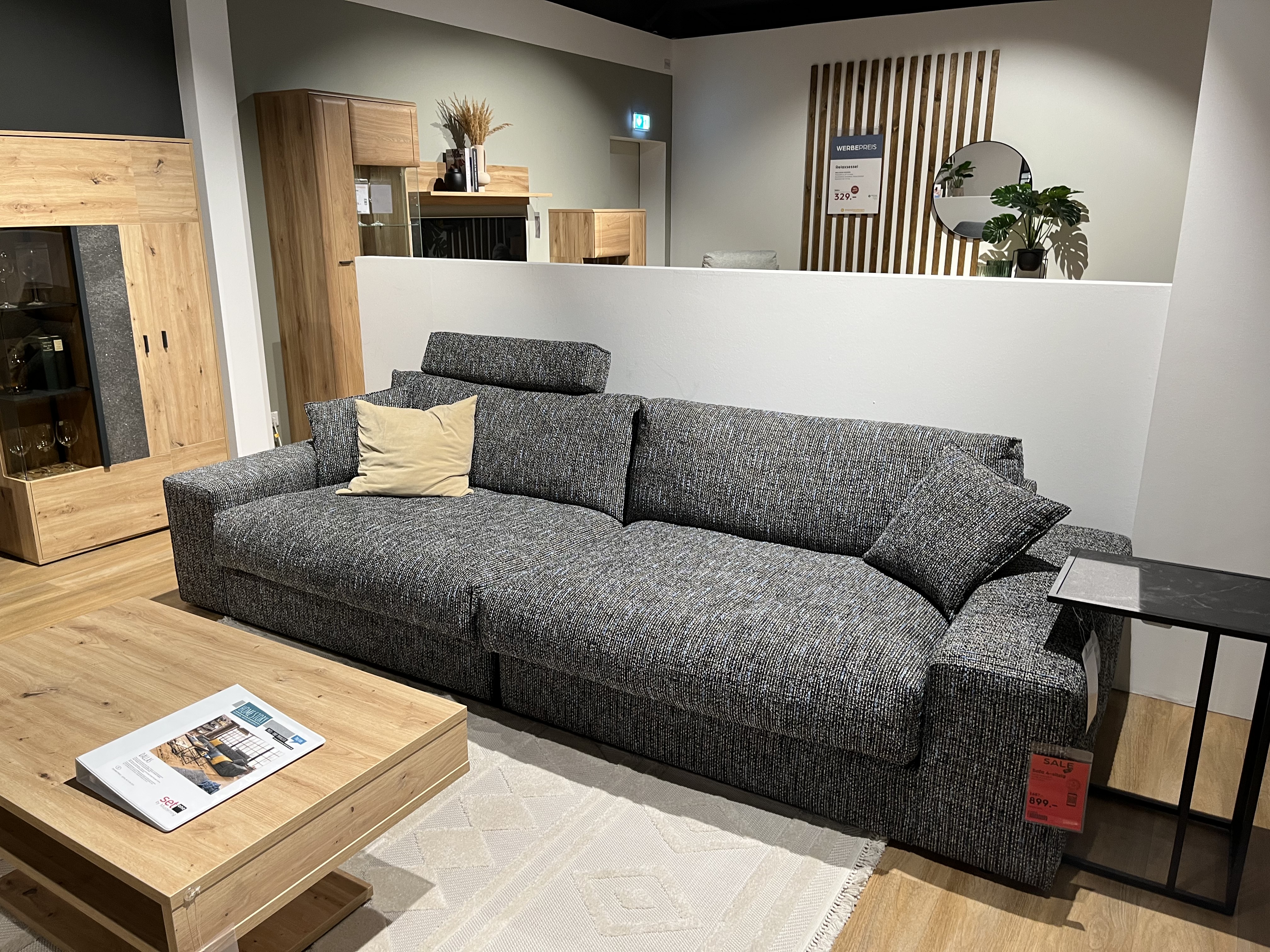 Set One by Musterring Sofa 4-sitzig DALLAS ca. B300 H81 T120 cm in Stoff Be Trendy blue 09 Set One by Musterring Sofa 4-sitzig DALLAS ca. B300 H81 T120 cm in Stoff Be Trendy blue 09, Couch, Mobiliar, Innenarchitektur, Pflanze, Dekoration für Zuhause