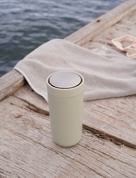 Stelton Thermobecher To Go Click 0,4 Liter in Farbe soft sand