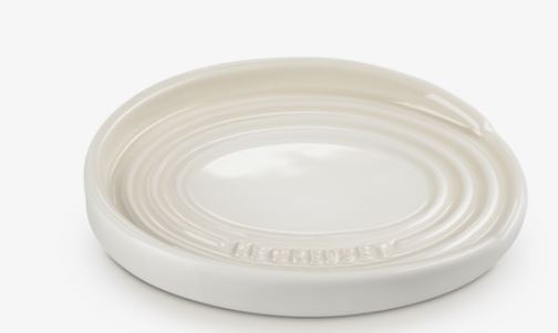 Le Creuset Löffelablage 16cm in Farbe Meringue Le Creuset Löffelablage 16cm in Farbe Meringue, Deckel, Kappe, weisser Deckel, Plastikdeckel, Schraubdeckel