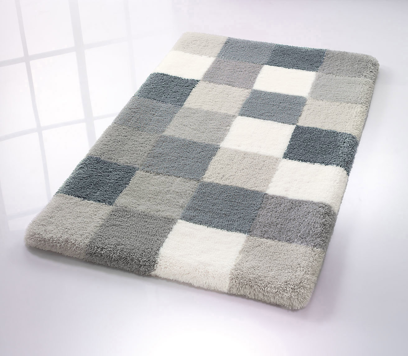 Kleine Wolke Badteppich CARO ca. 70x120cm in Farbe Flanell Kleine Wolke Badteppich CARO ca. 70x120cm in Farbe Flanell, Badteppich, Spiegelung, Schwarzgrau, Quadratmuster, Kuschelig