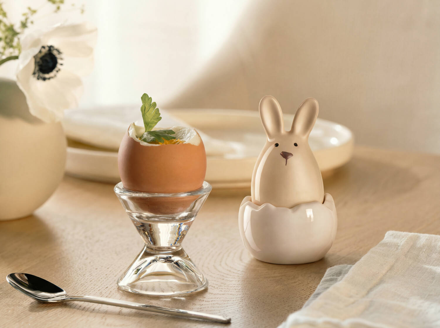 Leonardo Eierbecher rmit Salzstreuer MILO in Farbe creme, Ostereier, Eierbecher, Hase, Porzellan, Tischdeko