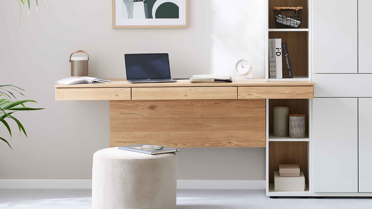 Interliving Regal-Schreibtisch-Kombination IL 2031 in Farbe Dekor/Front Tonweiß/Rückwand Risseiche, bürotisch, holz, schreibtisch, laptop, regal