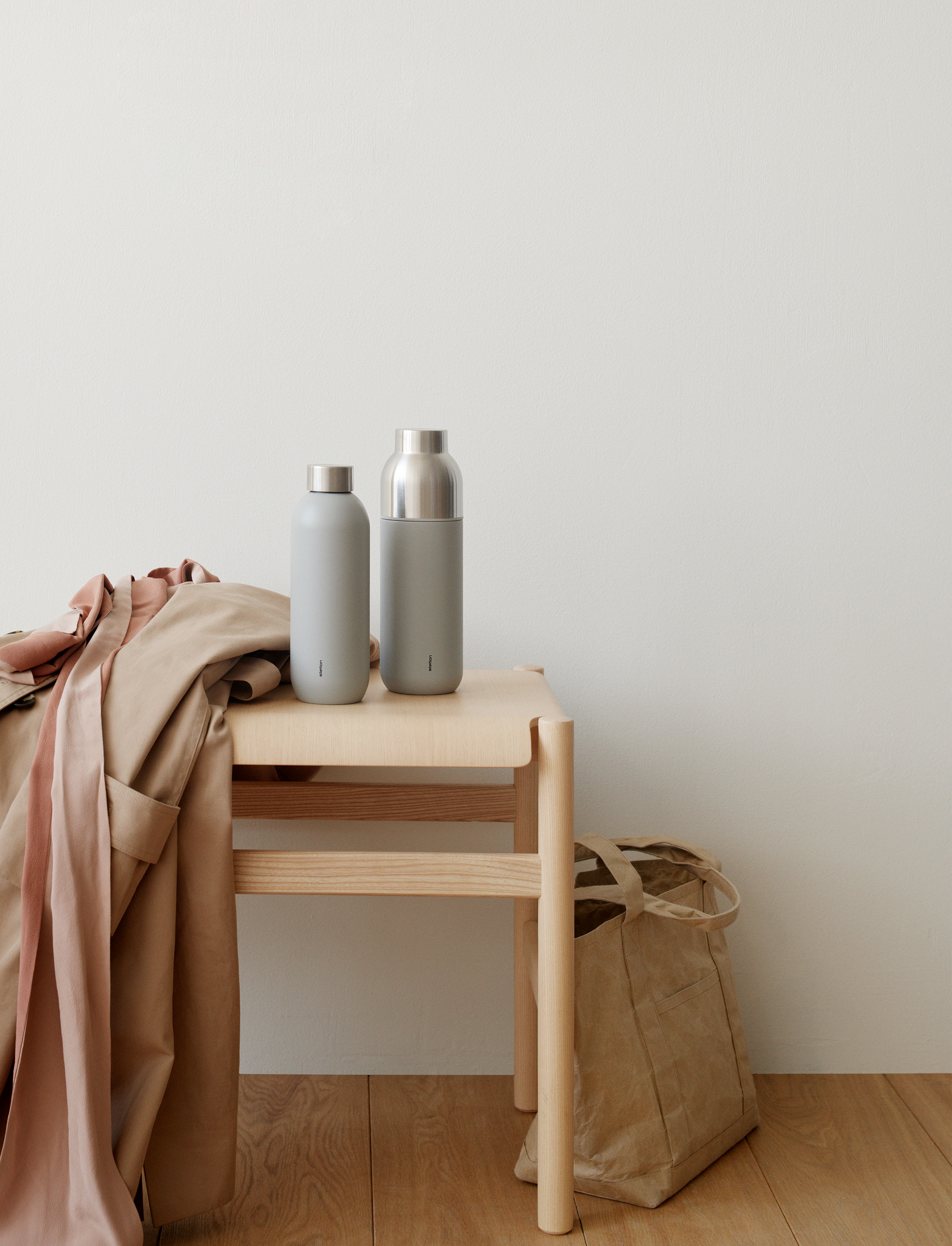 Stelton Isolierflasche Keep Cool 0,6 Liter in Farbe light grey