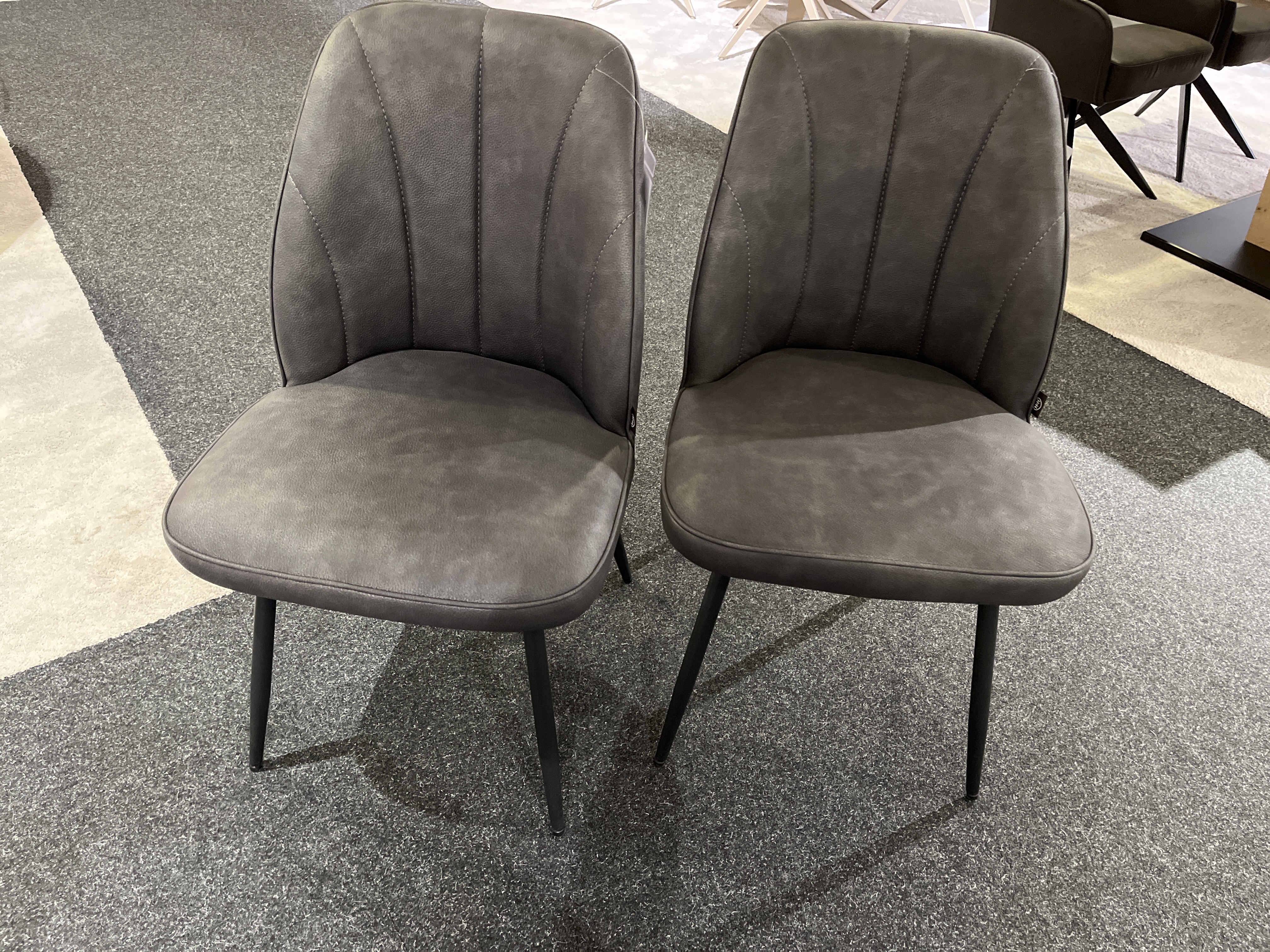 Henders & Hazel Stuhl 2er-Set LEO in Stoff Microf. Pala anthrazit, Esszimmerstuhl, Grau, Kunstleder, Schwarze Metallbeine, Gesteppte Rückenlehne