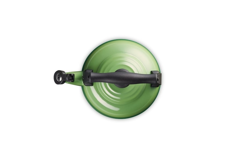 Le Creuset Wasserkessel Tradition 2,1L in Farbe Bamboo Green Le Creuset Wasserkessel Tradition 2,1L Bamboo Green